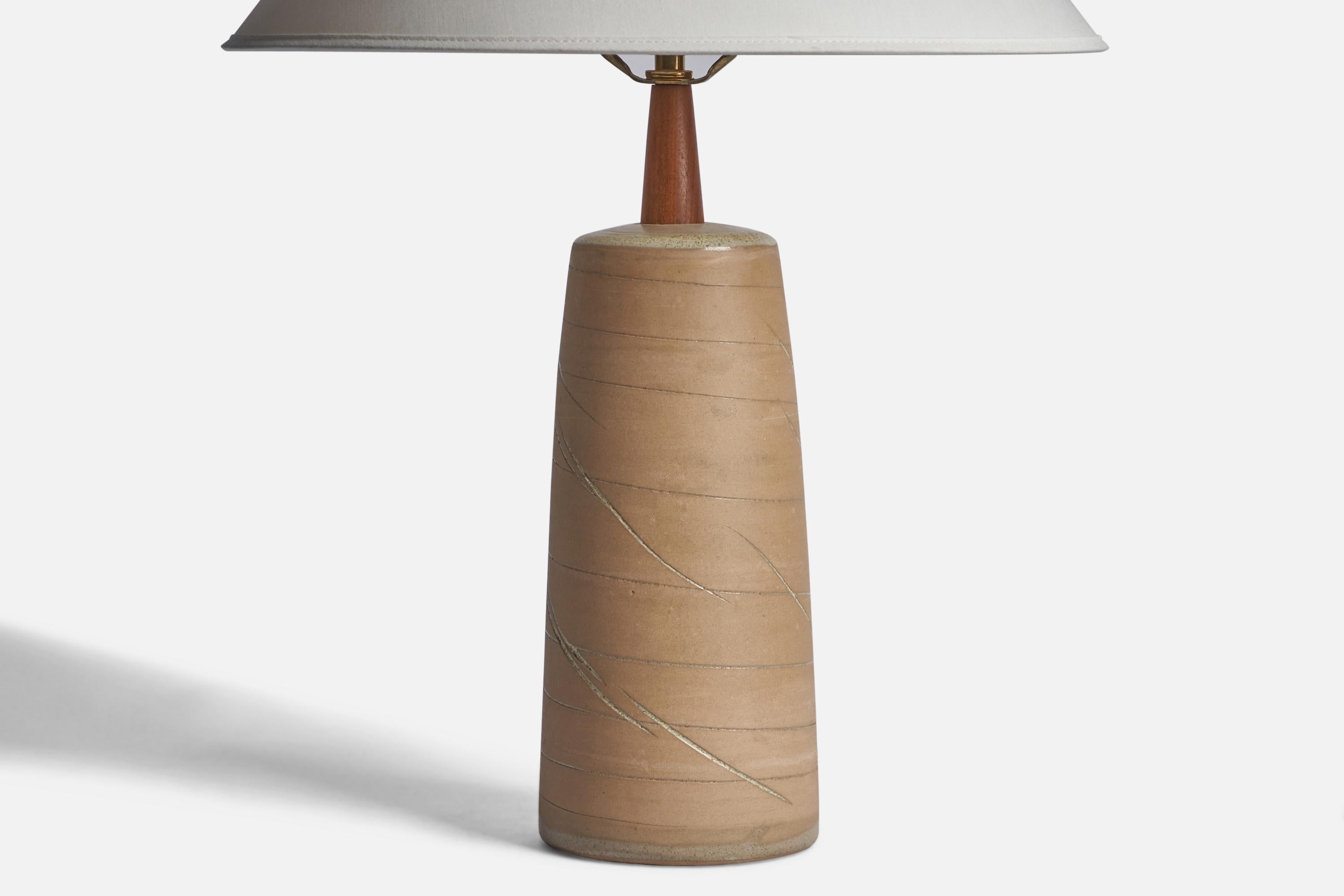 American Jane & Gordon Martz, Table Lamp, Ceramic, Walnut USA, 1960s For Sale