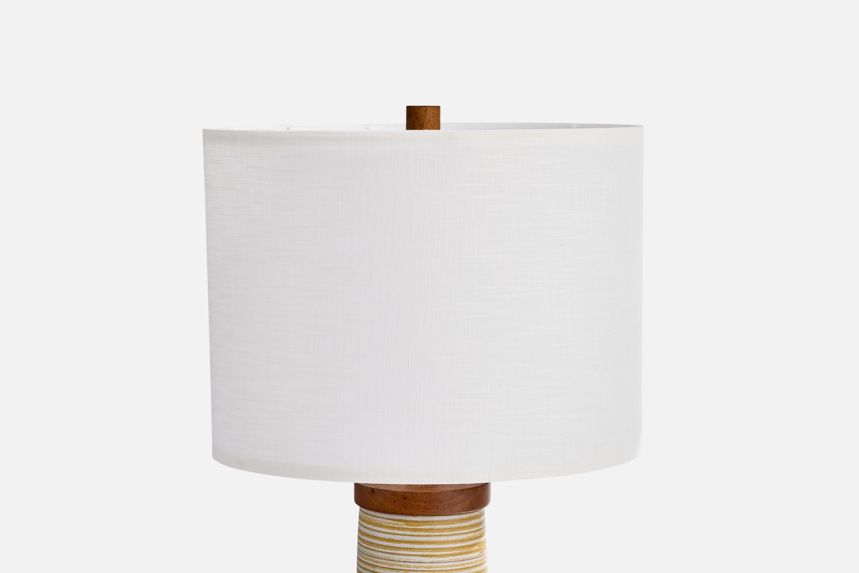 American Jane & Gordon Martz, Table Lamp, Ceramic, Walnut, USA, 1960s For Sale