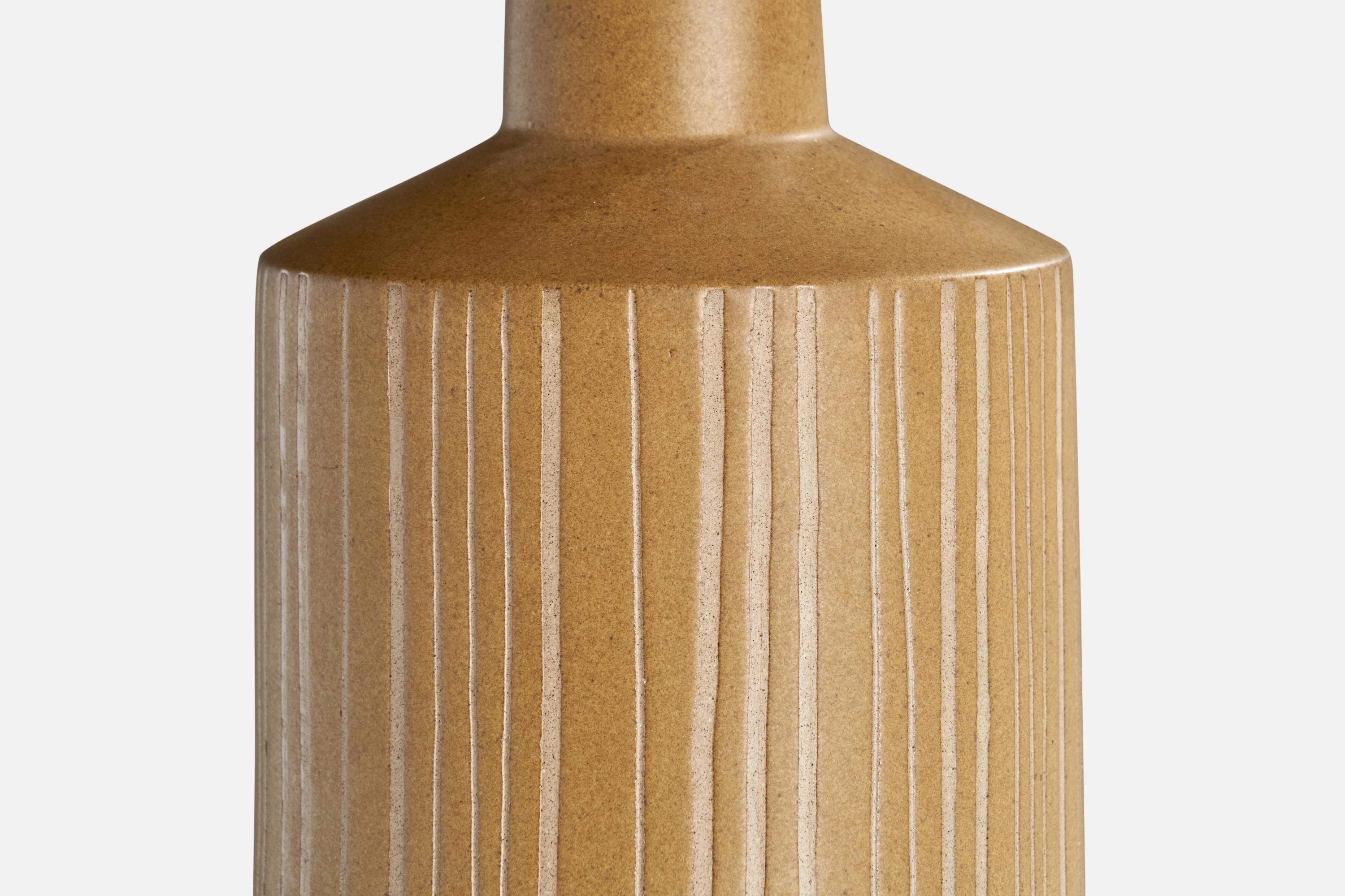 Jane & Jane Martz, Lampada da tavolo, Ceramica, Noce, USA, anni '1960 In condizioni buone in vendita a High Point, NC