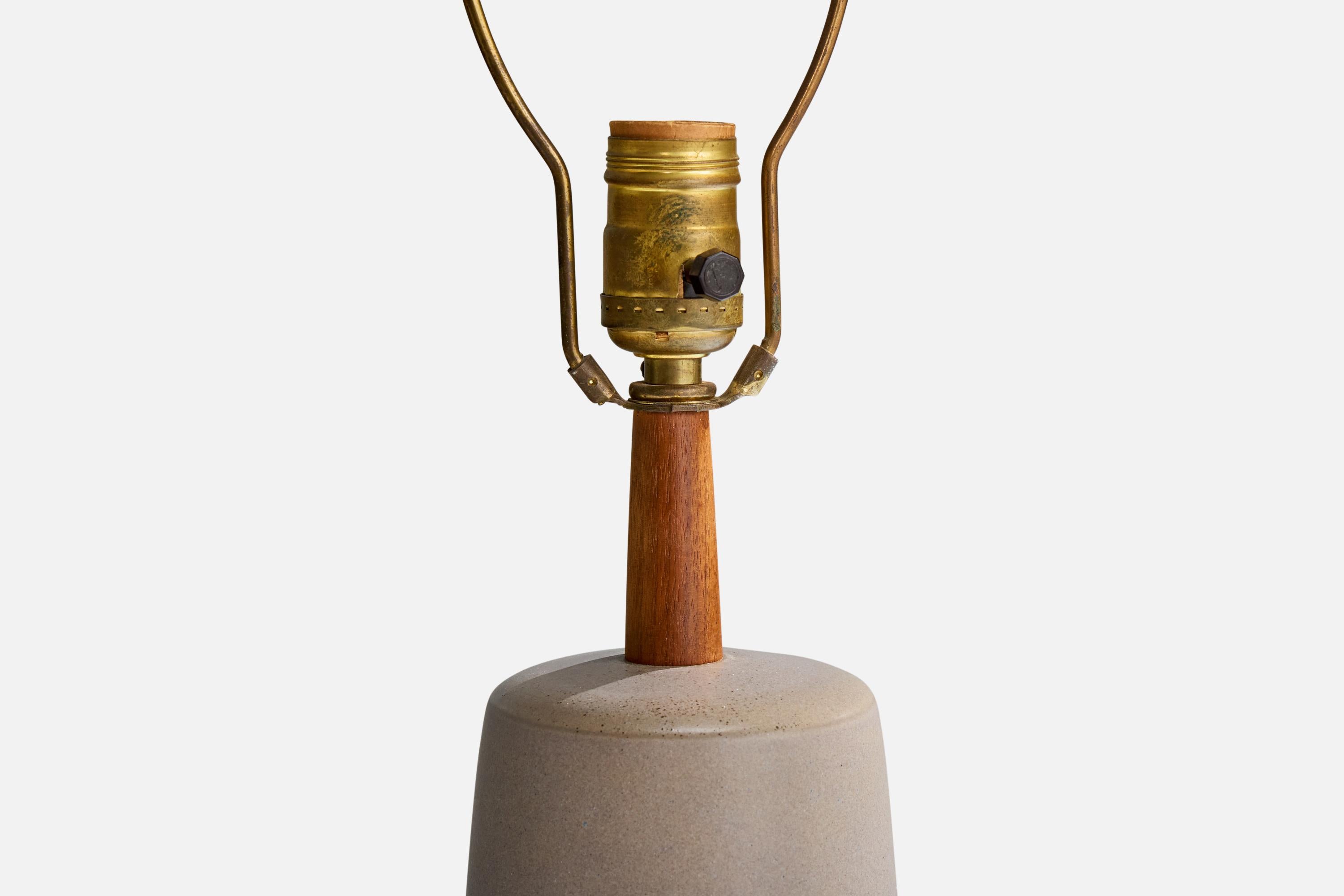 Jane & Jane Martz, lampe de table, céramique, noyer, États-Unis, années 1960 Bon état - En vente à High Point, NC
