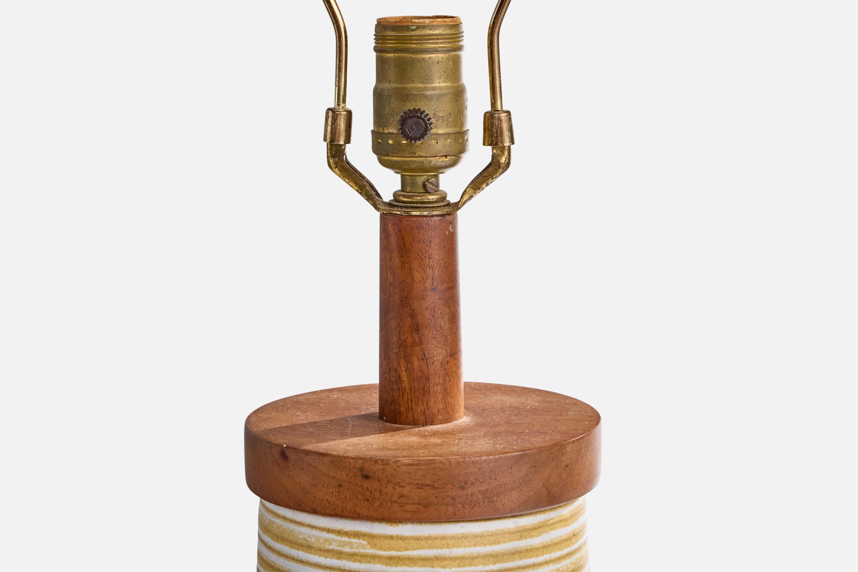 Mid-20th Century Jane & Gordon Martz, Table Lamp, Ceramic, Walnut, USA, 1960s For Sale