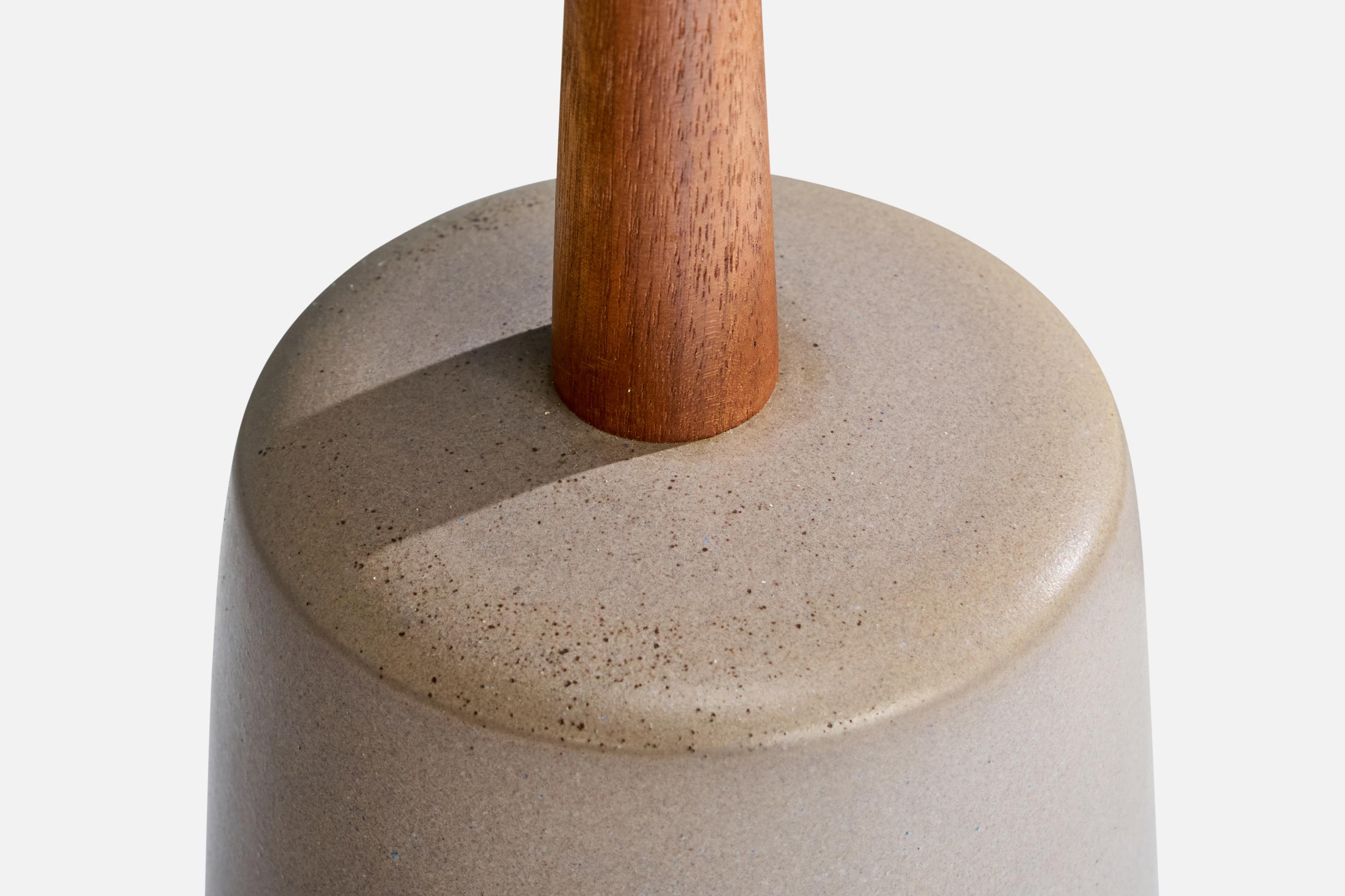 Milieu du XXe siècle Jane & Jane Martz, lampe de table, céramique, noyer, États-Unis, années 1960 en vente