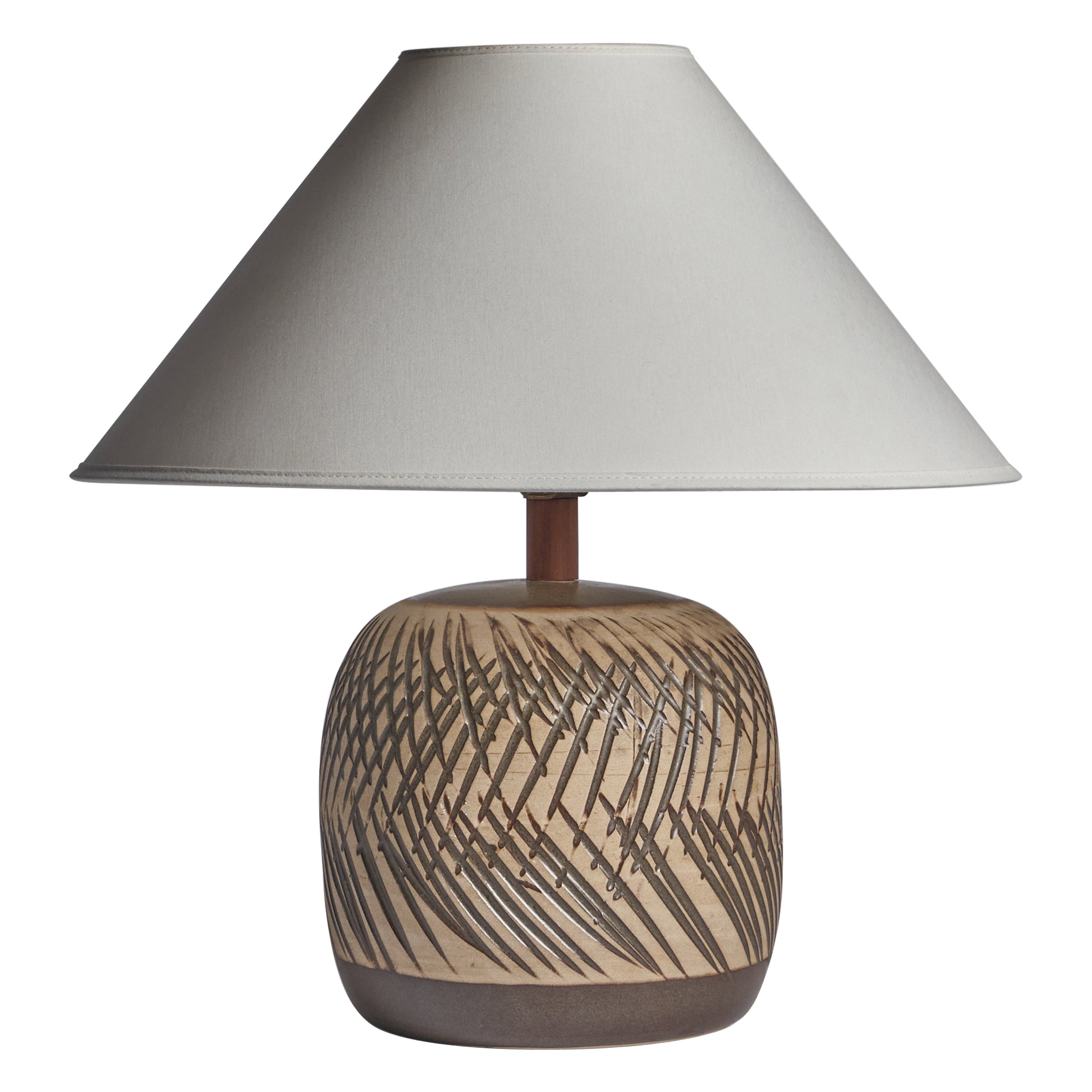 Jane & Jane Martz, lampe de table, céramique, noyer, États-Unis, années 1960