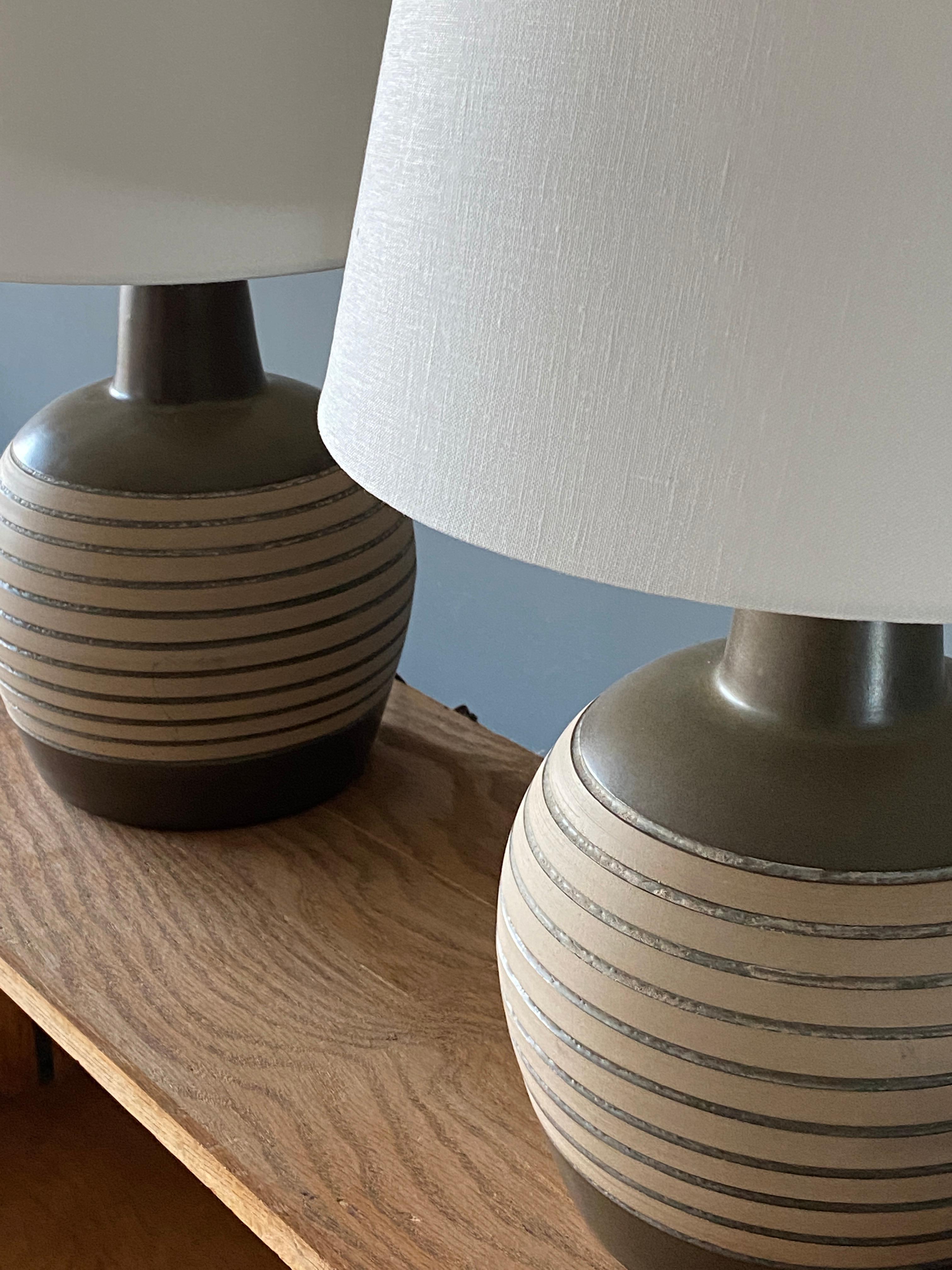 Jane & Gordon Martz, Table Lamps, Ceramic, Walnut, Linen Marshal Studios, 1950s In Good Condition In High Point, NC