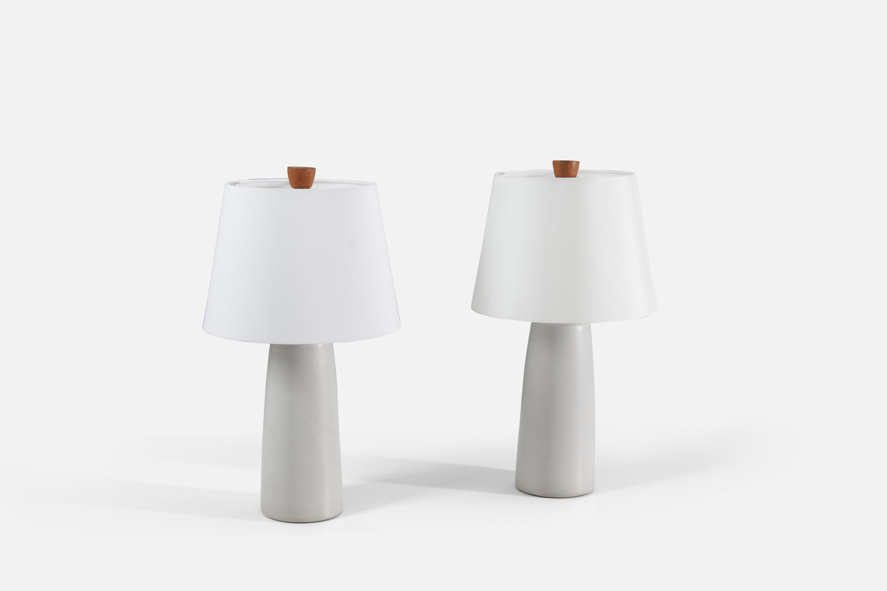 Mid-Century Modern Jane & Gordon Martz, Table Lamps, Ceramic, Walnut, Marshall Studios, 1960s