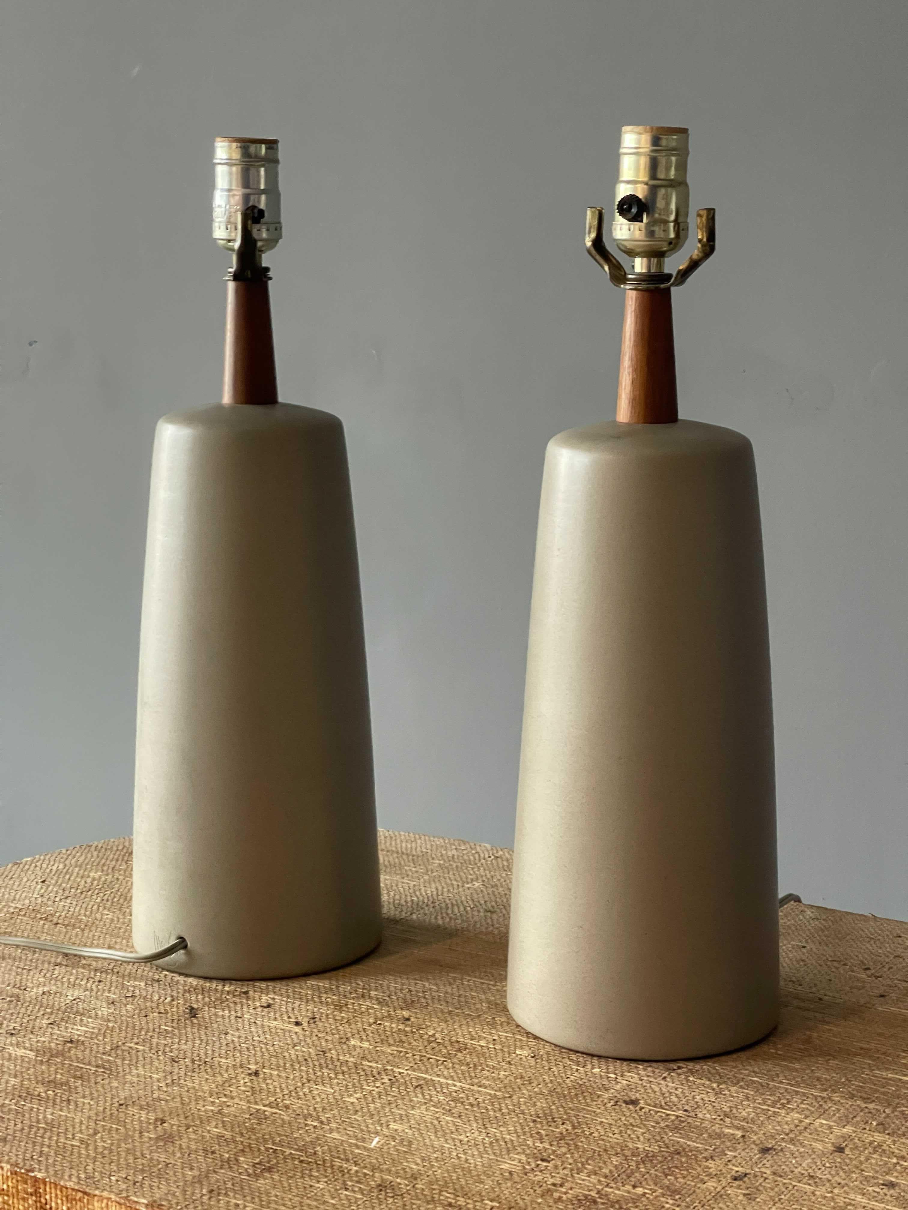 Mid-Century Modern Jane & Gordon Martz, Table Lamps, Grey Ceramic, Walnut, Marshal Studios, 1960s