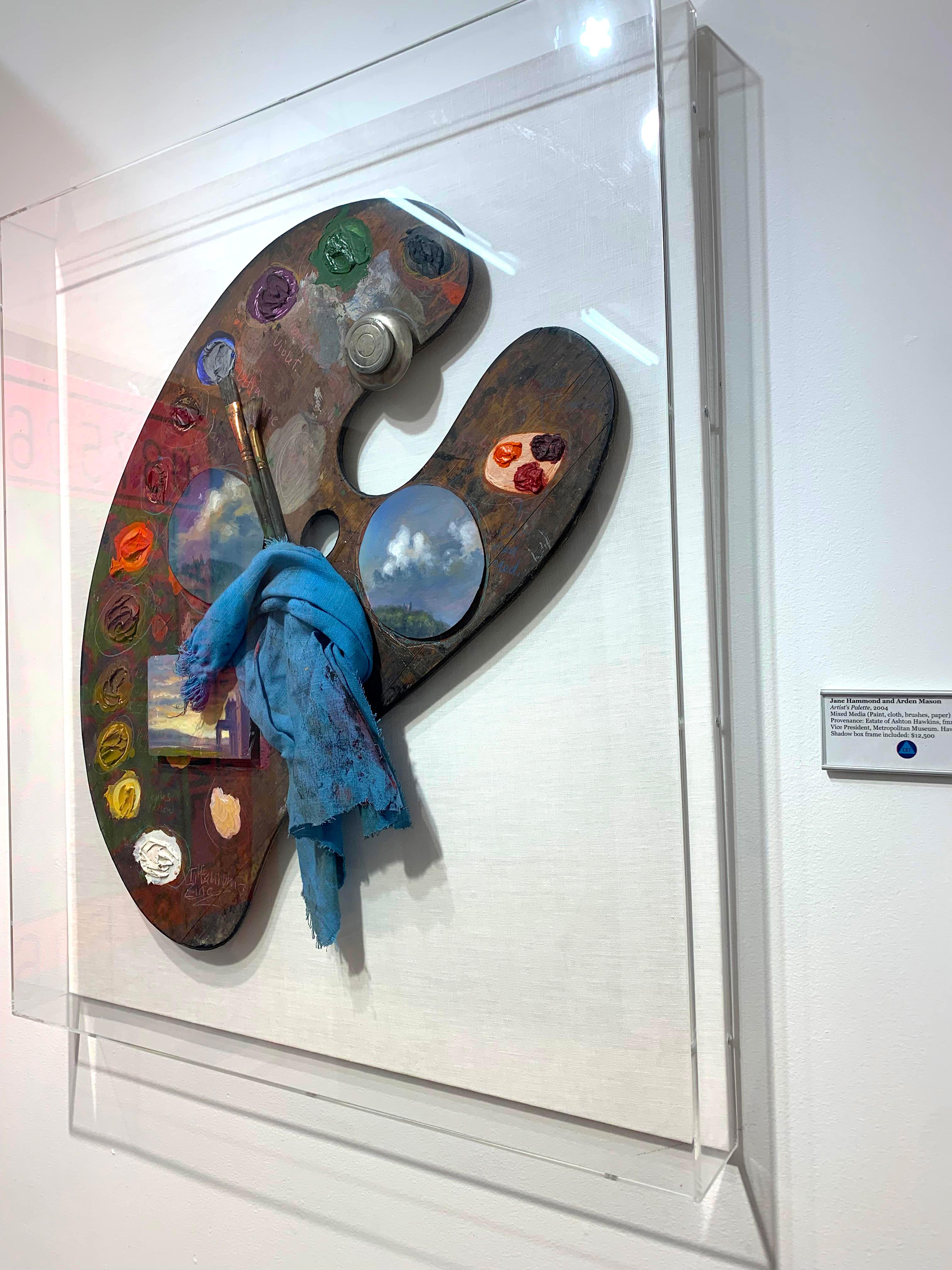 JANE HAMMOND mit ARDEN MASON 
(Jane Hammond ist eine bekannte zeitgenössische Künstlerin und Arden Mason ist ein gefeierter Pleinair-Maler)
Künstlerpalette (aus dem Nachlass von Ashton Hawkins), 2004
Gemischte Medien: Farbe, Stoff, Papier, Pinsel