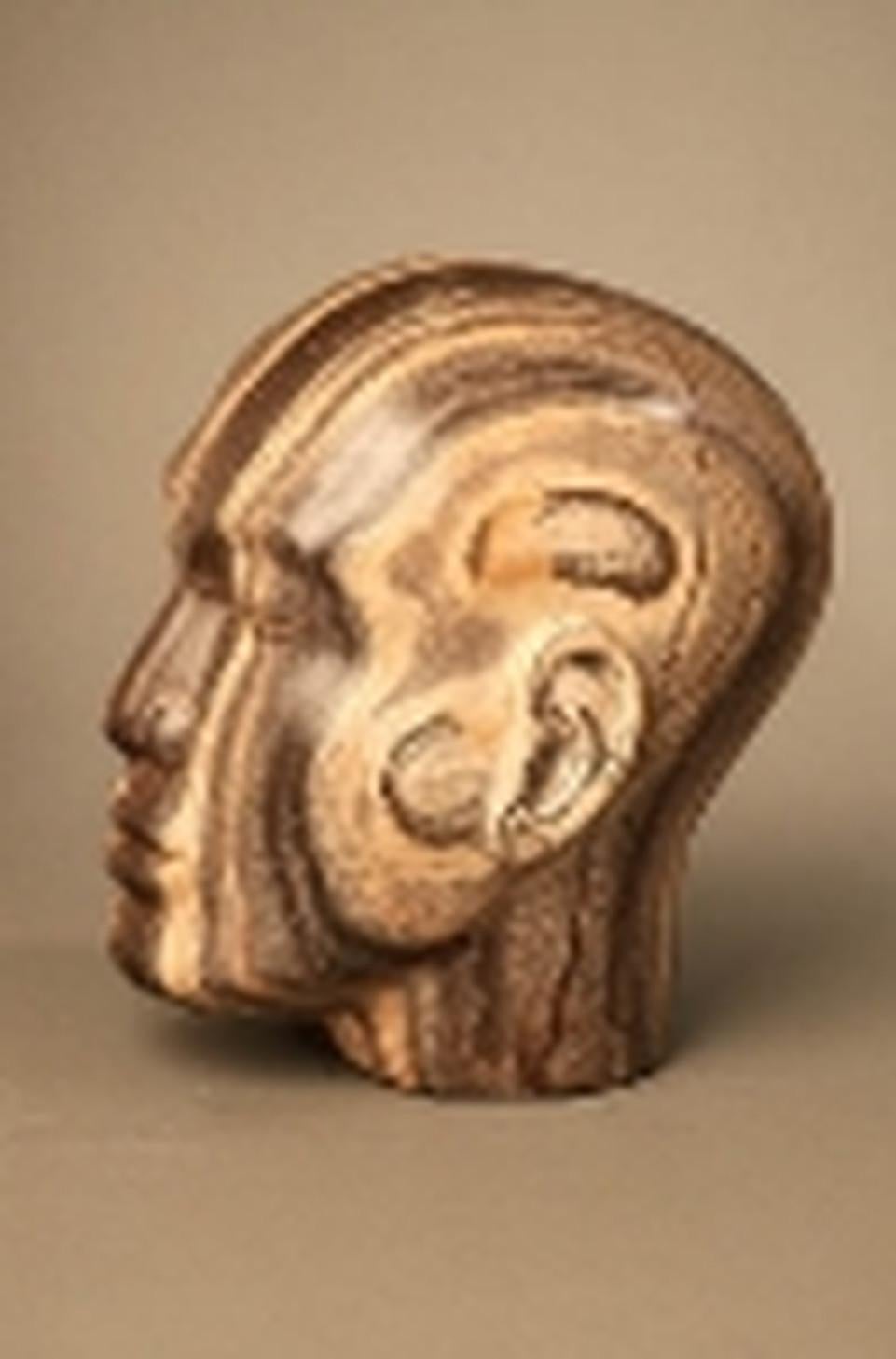 Jane Jaskevich Figurative Sculpture –  Gestreifter Kopf #3 