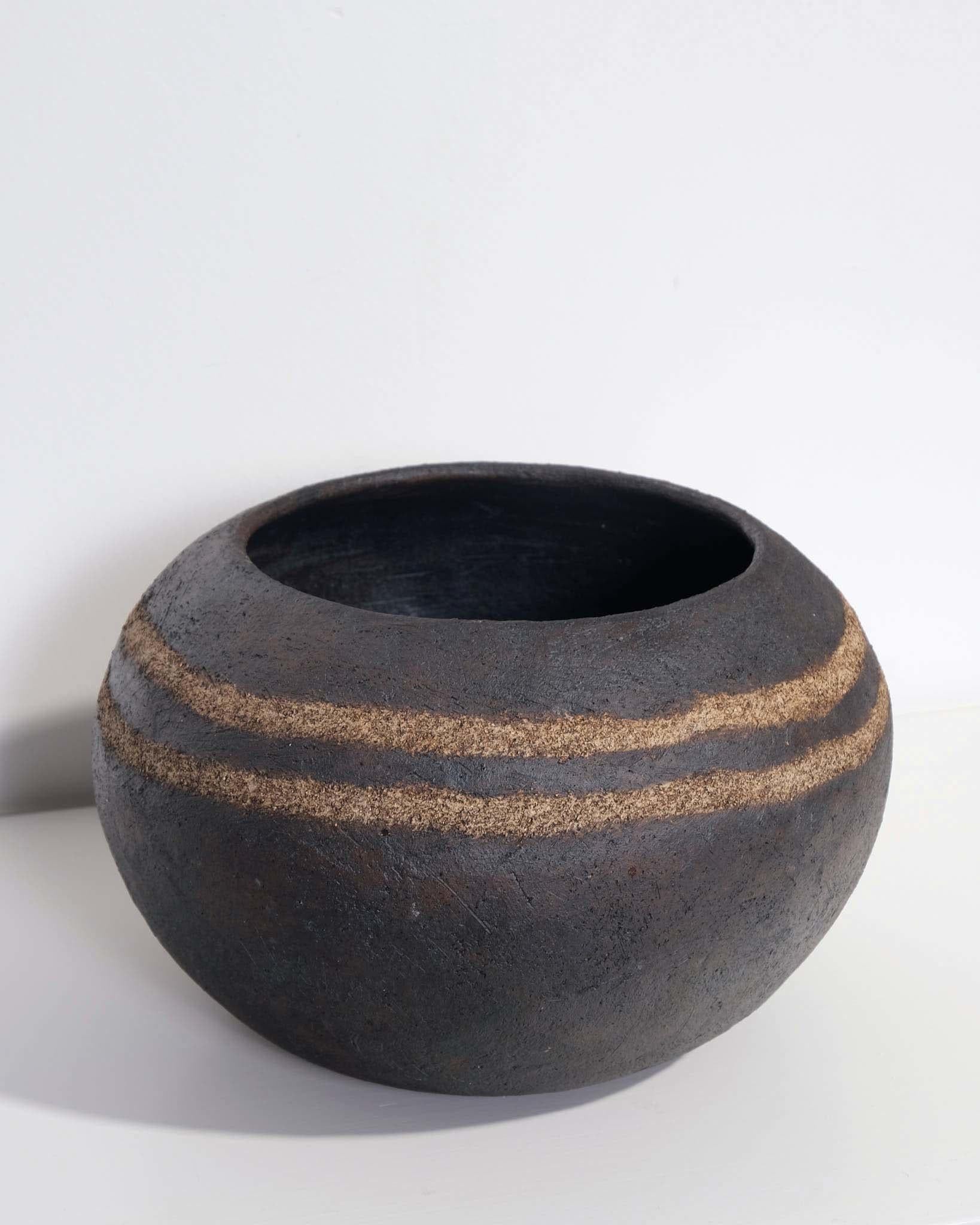 Argille a manovella con ossidi 
H18 x D27 cm 