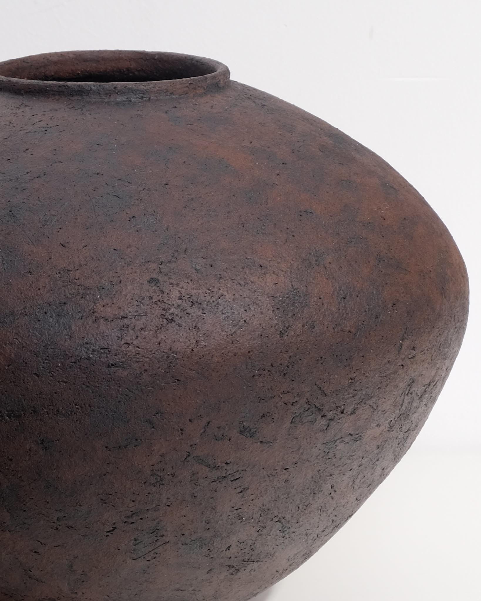 Argile à manivelle fabriquée à la main avec de l'oxyde
H22 x D29 cm