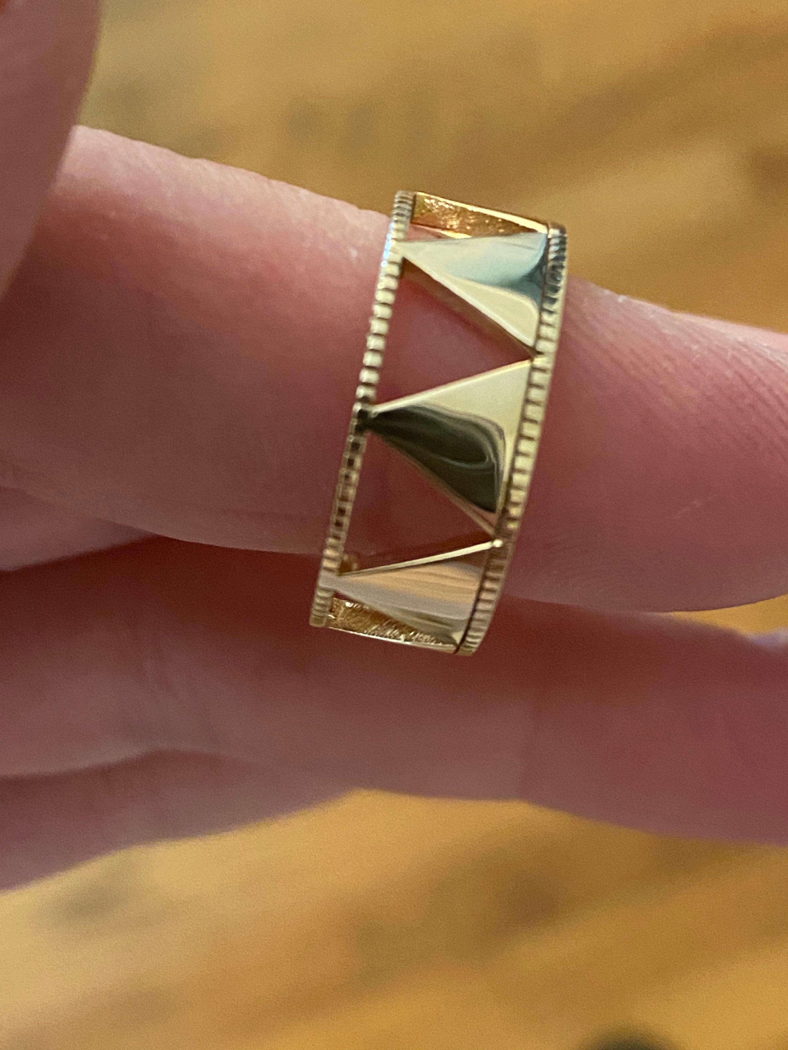 For Sale:  Jane Magon Collections Arrowhead 14 Karat Yellow Gold Ring 5