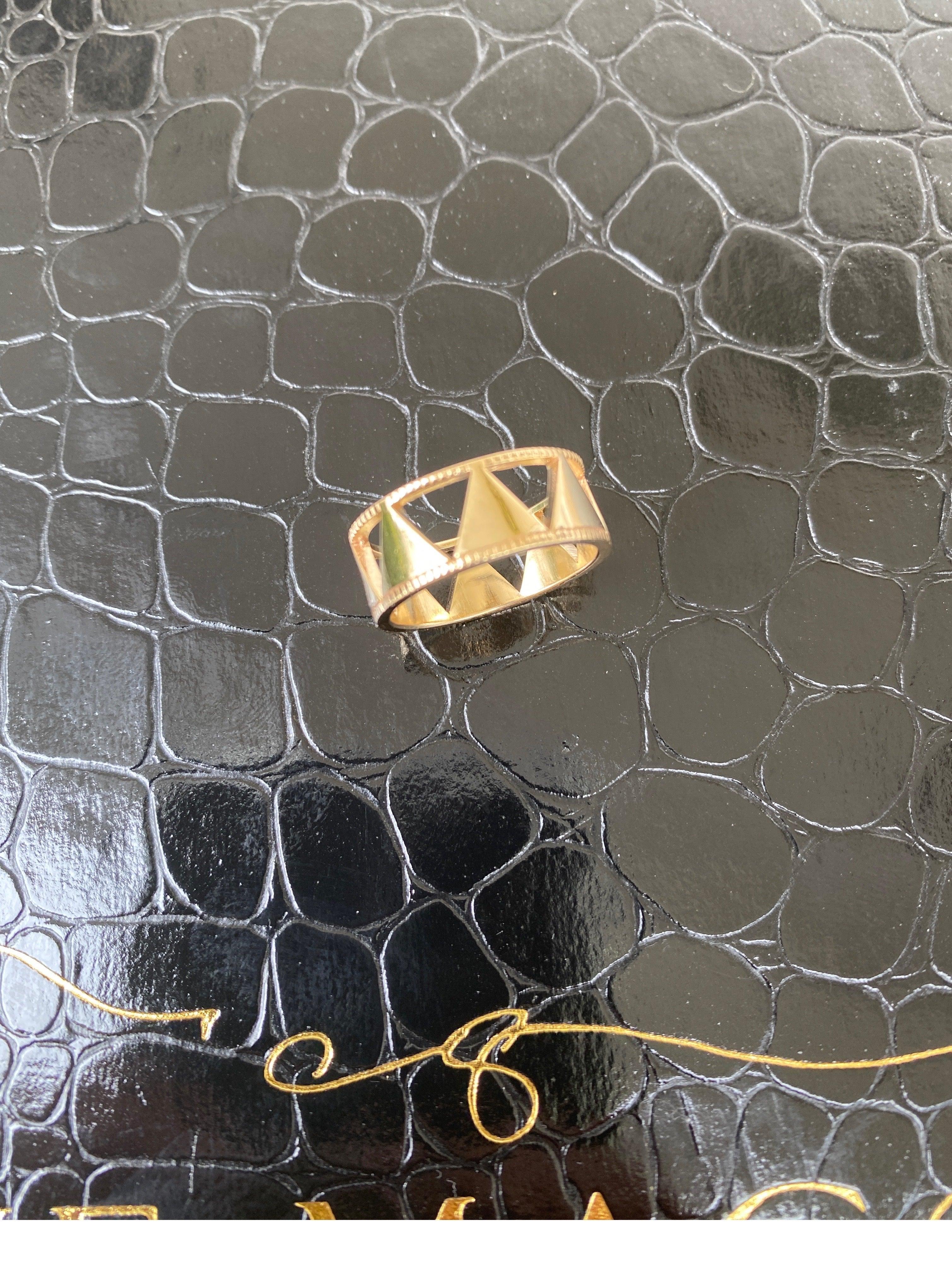 For Sale:  Jane Magon Collections Arrowhead 14 Karat Yellow Gold Ring 6