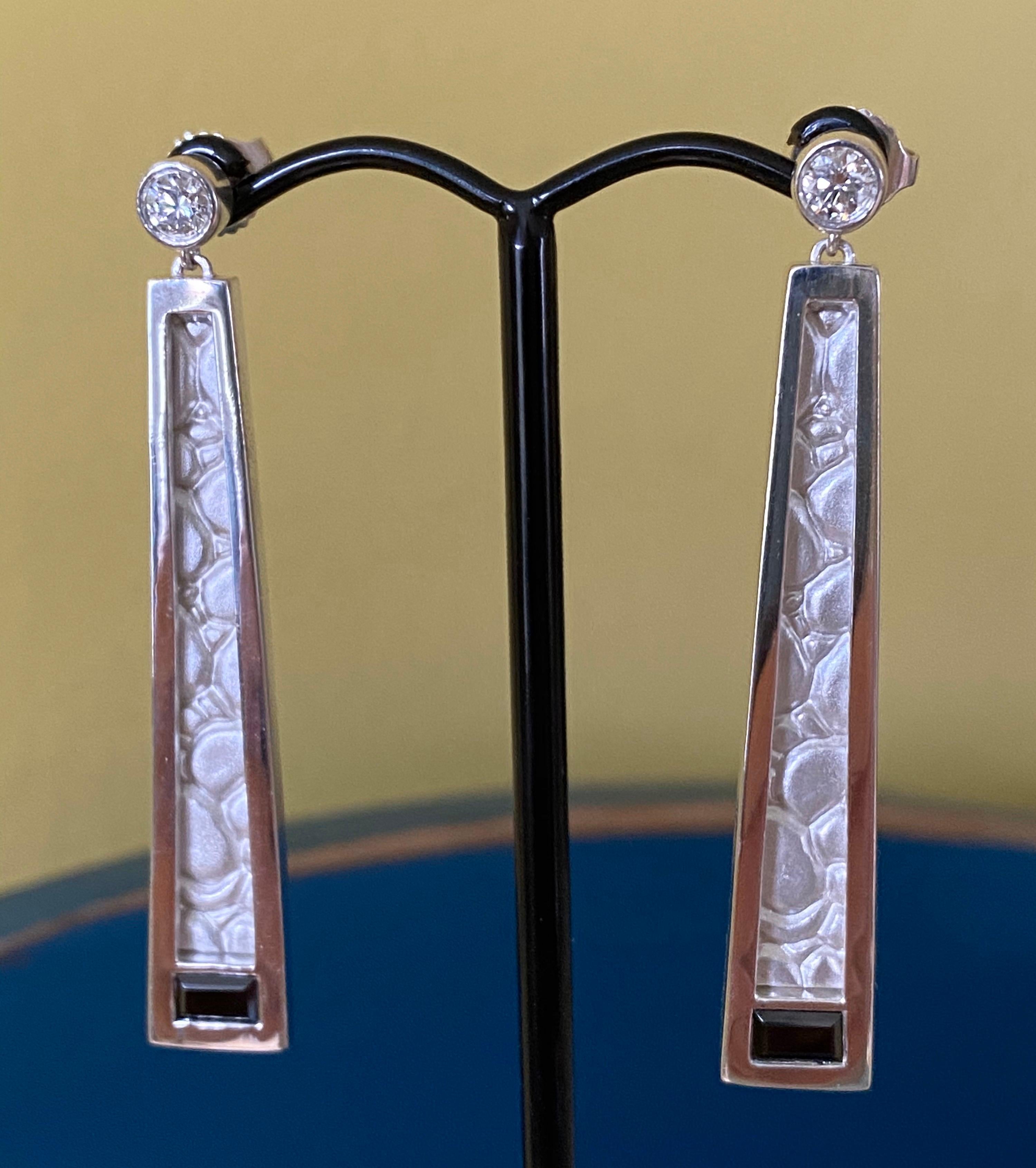 Diamond 0.30ctw Dangle Earrings in Sterling Silver with Rhodium Plating  In New Condition For Sale In New York, NY