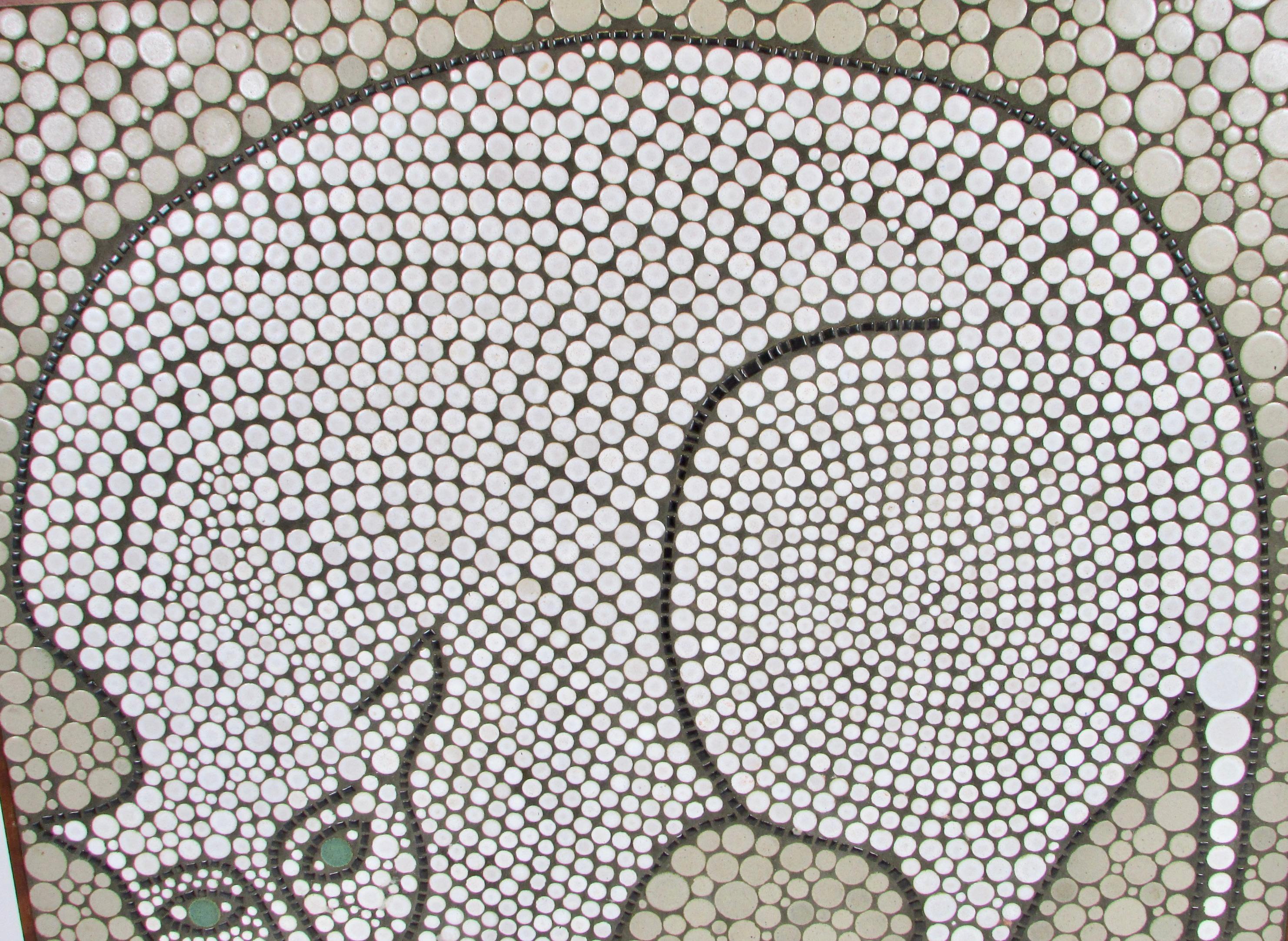 Jane Martz Marshall Studios Meisterwerk in rundem Kachel-Mosaik-Wandbehang aus Kacheln (amerikanisch) im Angebot