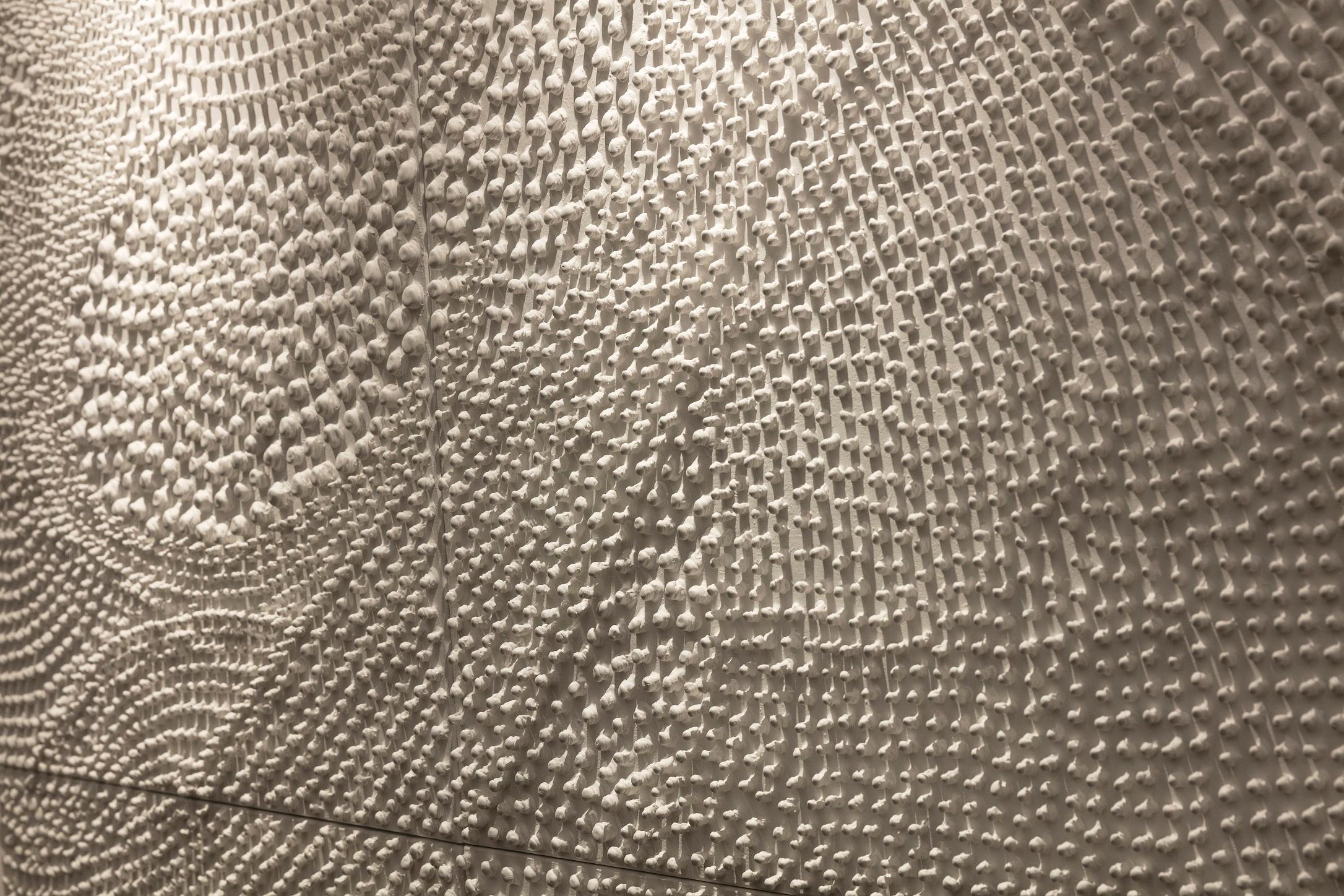 Four Pieces of White is an artwork by French contemporary artist Jane Puylagarde. This monochrome and abstract painting is composed of a series of droplets of acrylic paint. This group of dots, more or less voluminous, creates swirls, spirals and