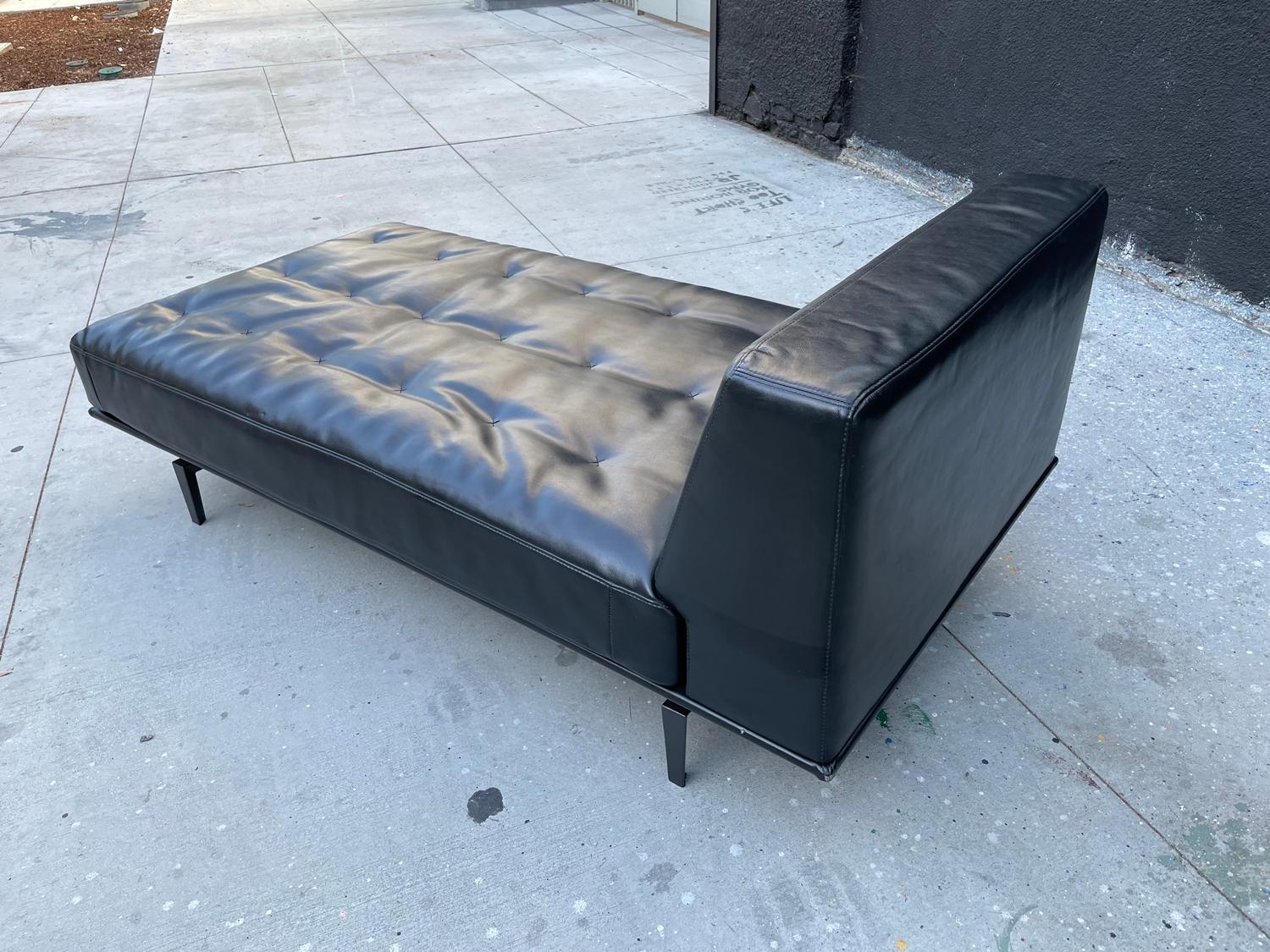 Jane Slim Daybed in Black Leather by Camerich In Good Condition In Los Angeles, CA