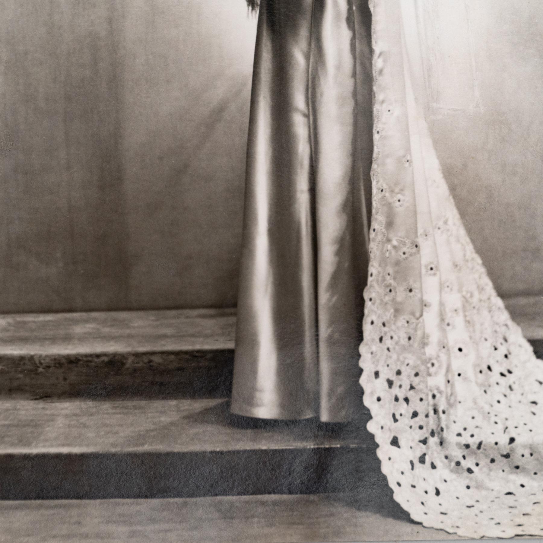 Milieu du XXe siècle Janet Javons photographie Madeleine Carroll en noir et blanc en vente