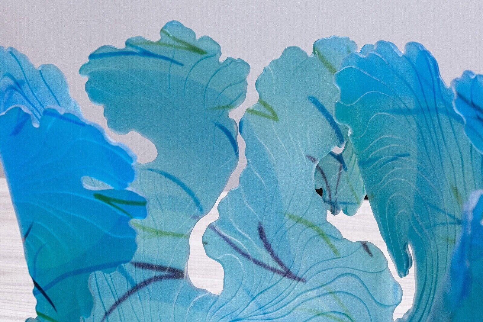 Janet Kelman Serie Seafan, ciotola firmata in vetro Studio Contemporary Blu Azzurro con foglie In condizioni buone in vendita a Keego Harbor, MI