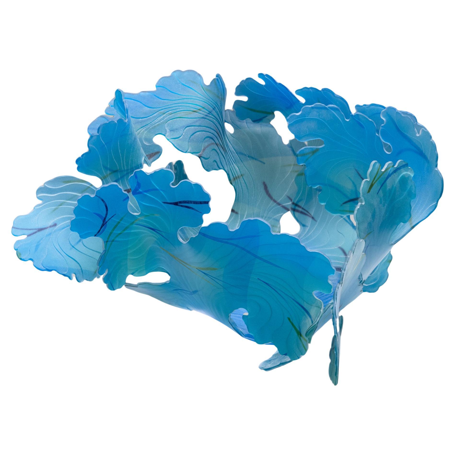 Janet Kelman Serie Seafan, ciotola firmata in vetro Studio Contemporary Blu Azzurro con foglie in vendita