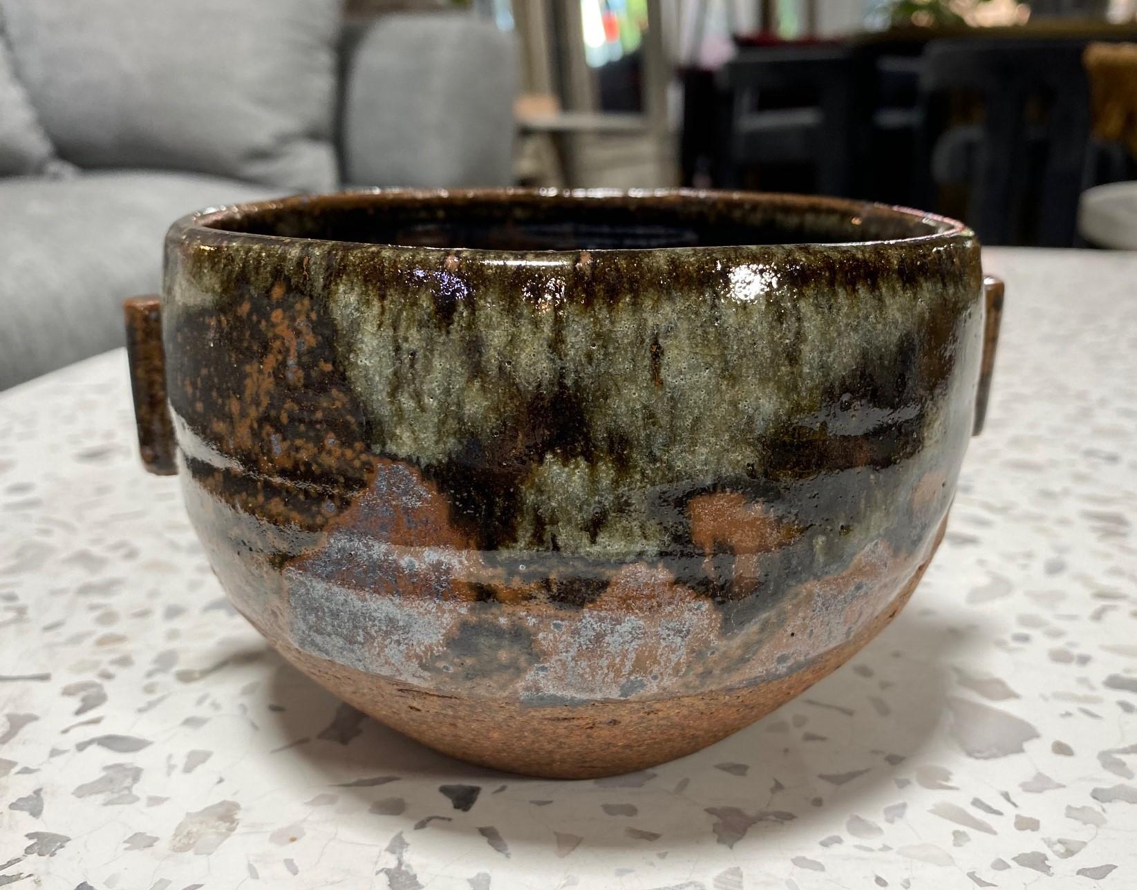 A wonderfully designed and glazed Japanese Mingei style Chawan tea ceremony bowl with ears by esteemed American born/ British potter Janet Leach, wife of famed master ceramicist Bernard Leach (the Father of British Studio Pottery and founder of