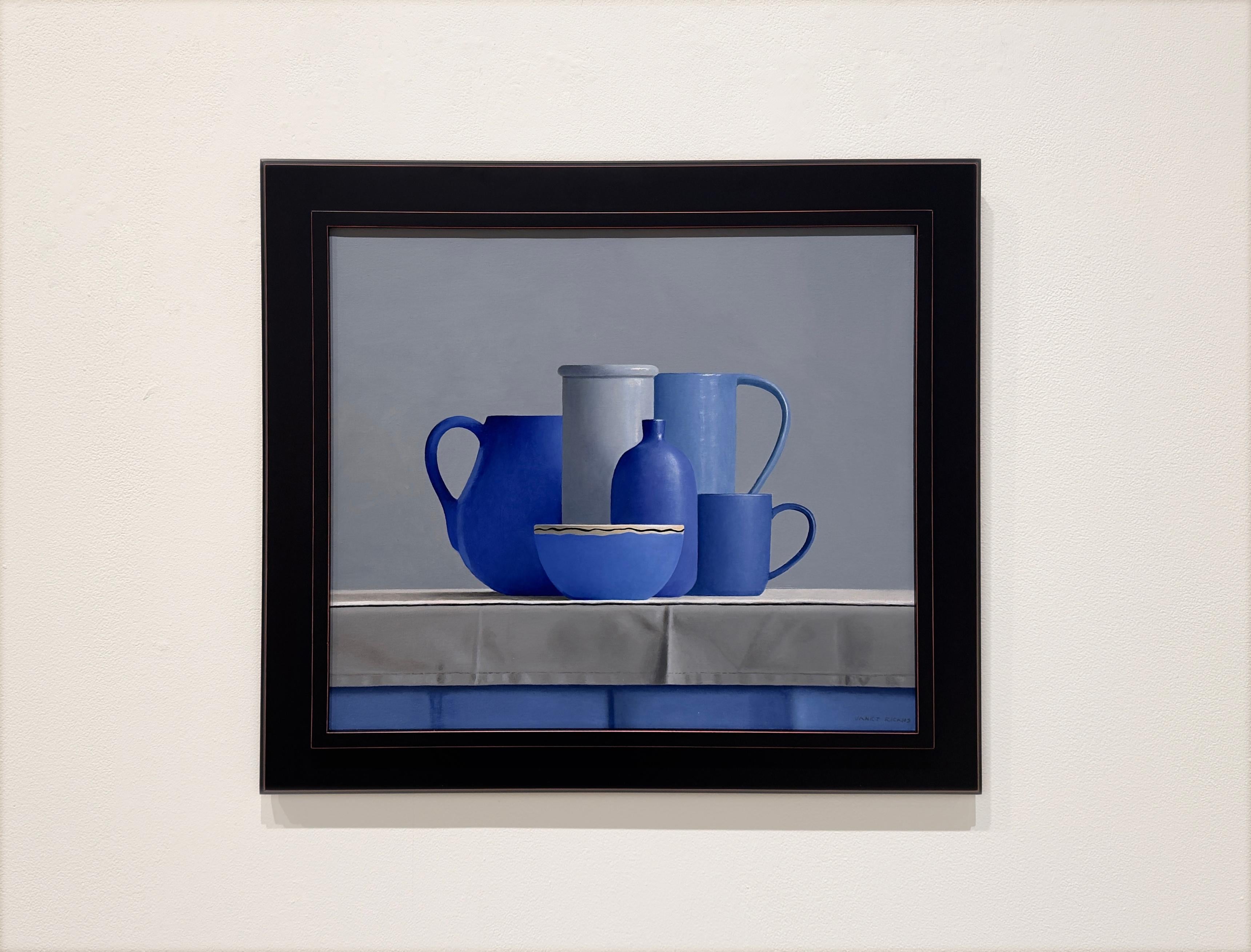 BLU SU BLU (SERIE BRIVIDO) - Natura morta / Realismo / Monocromia / Cucina - Painting di Janet Rickus