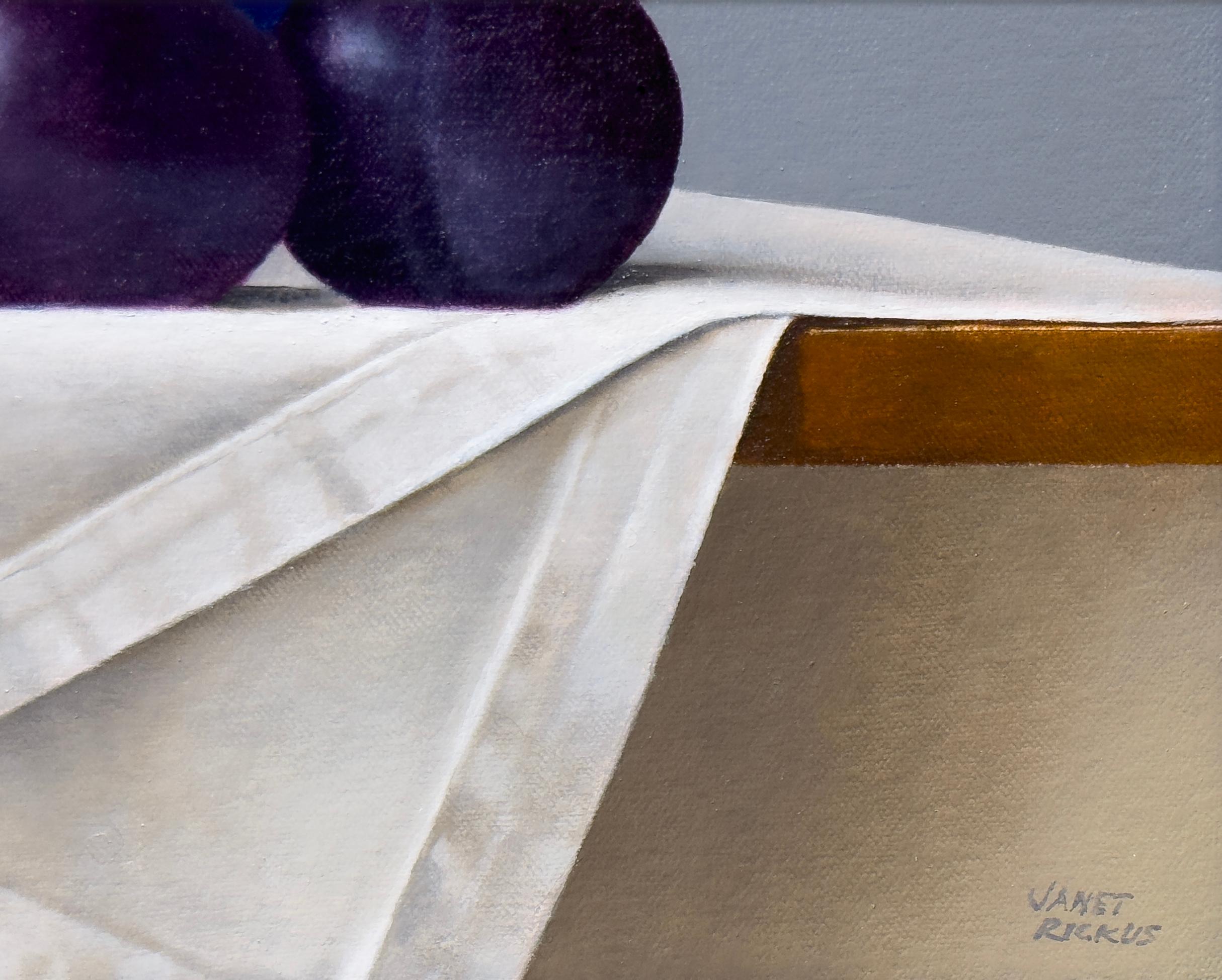 ROYGBPBB II - Bodegón / Arco Iris / Realismo / Cuencos / Ciruela - Still-Life Painting Gris de Janet Rickus