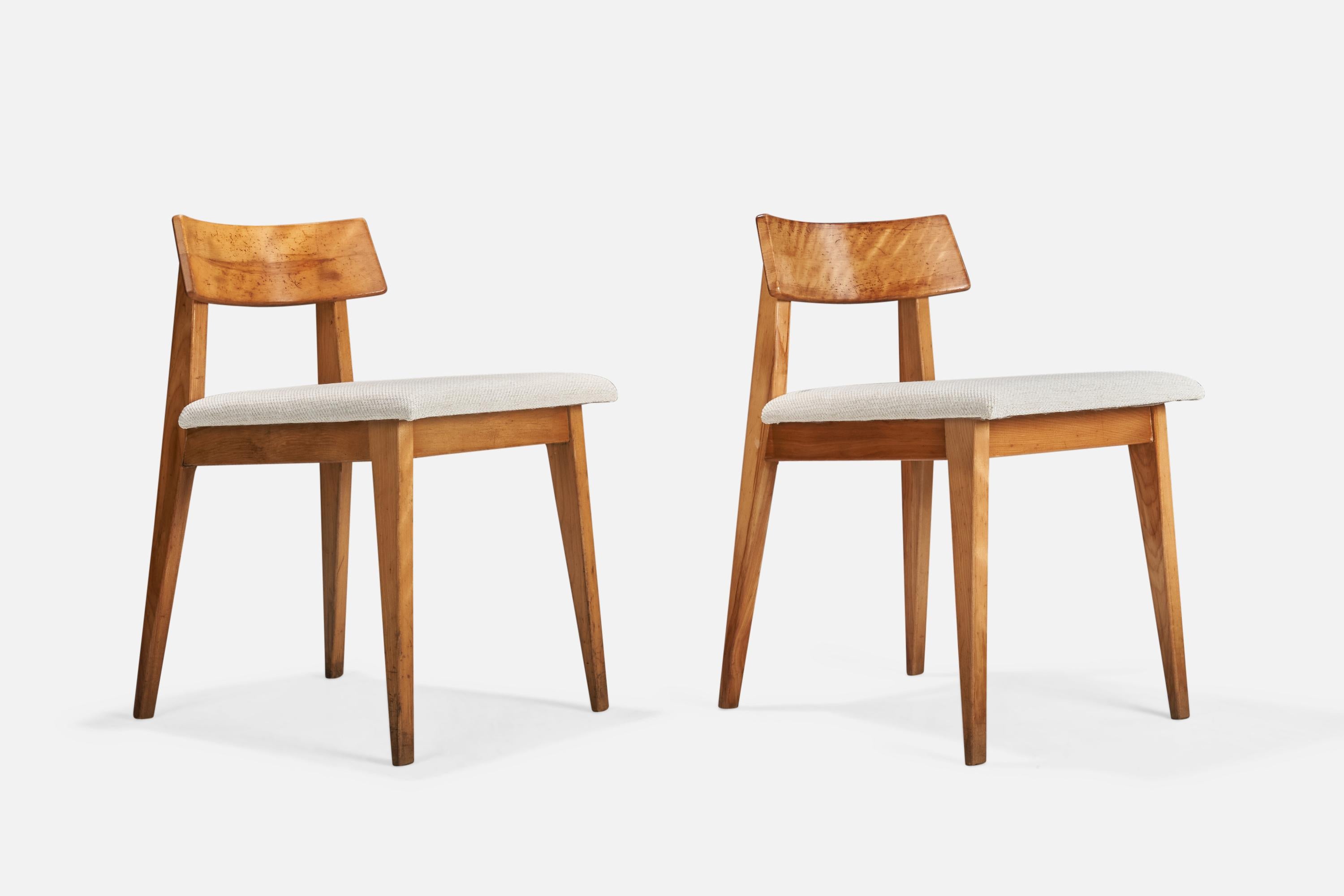 Paire de chaises d'appoint en bois et tissu conçues par Janet Rosenblum et produites à New York, États-Unis, années 1950.