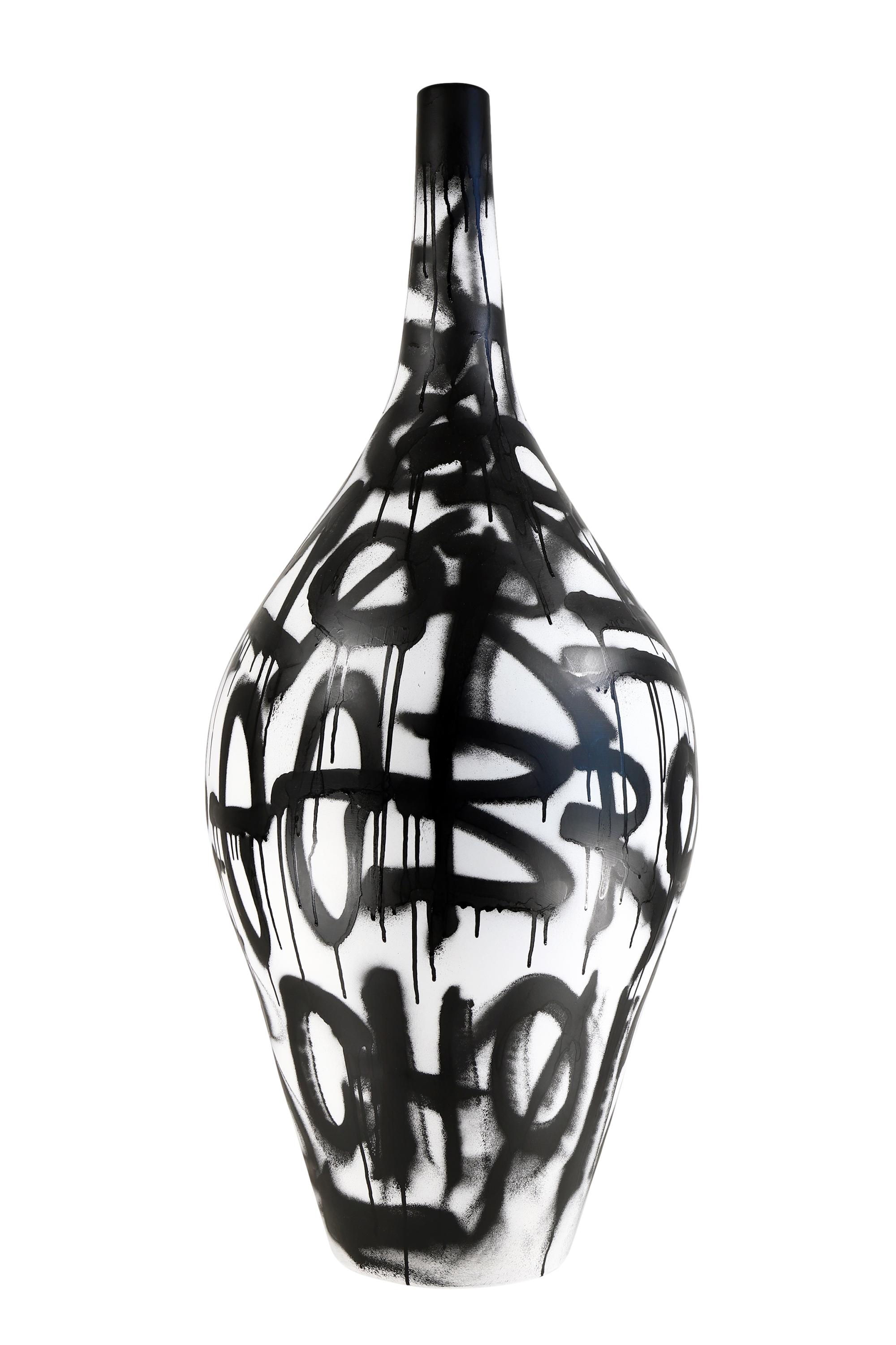 Peinture acrylique et peinture à la bombe sur sculpture en céramique « Allégorie de la beauté intemporelle » - Contemporain Sculpture par Grégoire Devin
