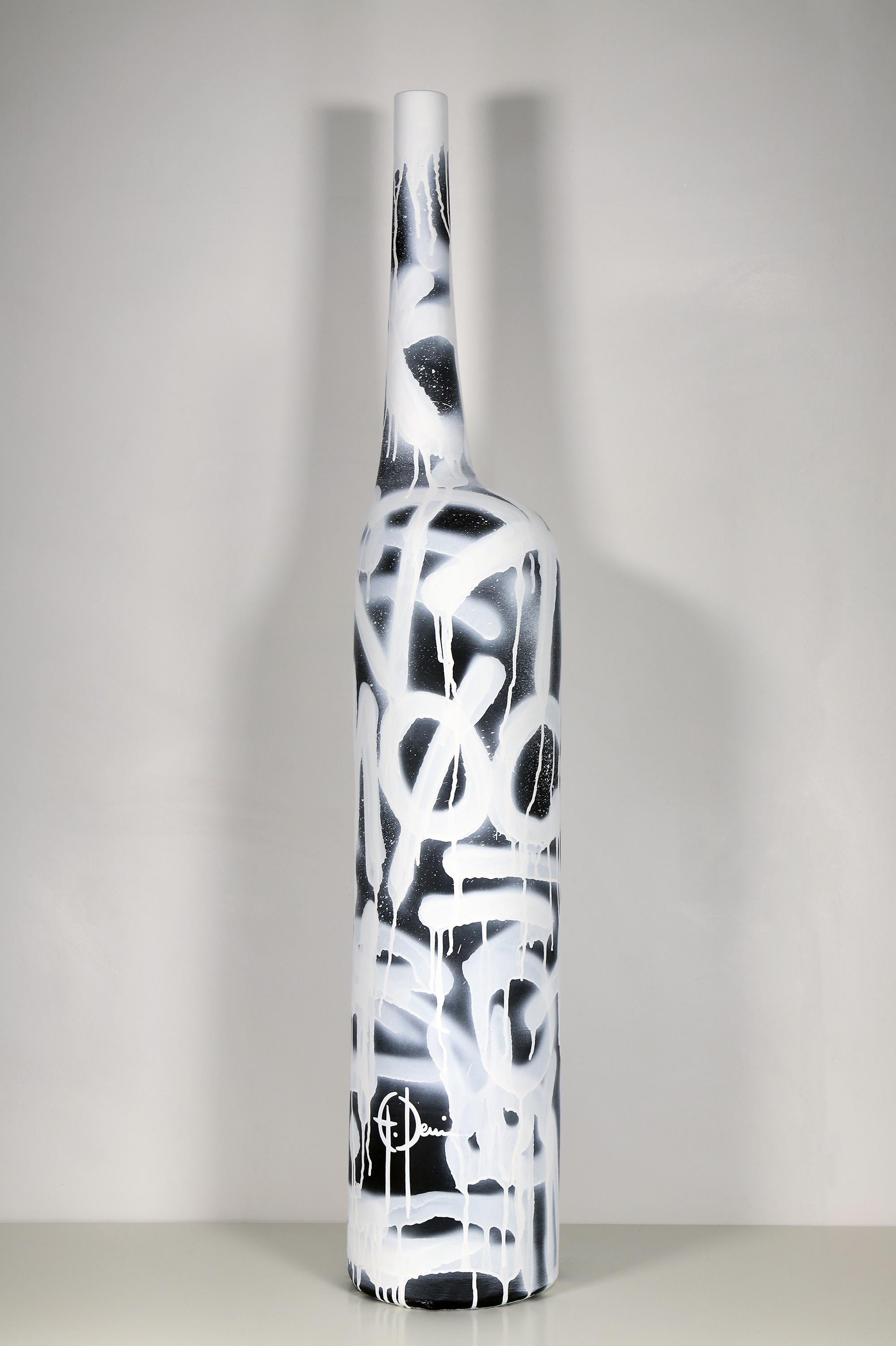 Abstract Sculpture Grégoire Devin - « Spectrum Nebula » - Vase en céramique peint à l'acrylique et à l'aérosol