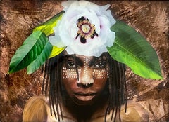 ""Africa Deep in My Bones" Mixed-Media-Porträt einer Frau mit floralem Kopfschmuck
