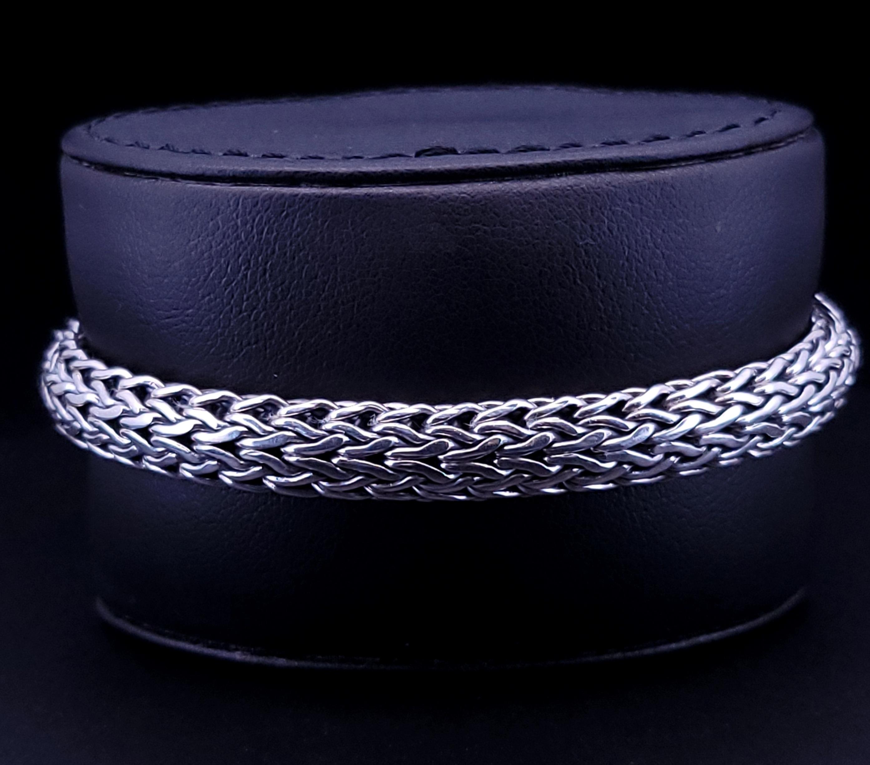 Janice Handwoven Mesh Bracelet Byzantine Design 925 Sterling Silver bracelet
Bracelet : argent 925
Dimension : 7,5 mm
Épaisseur : 5,0 mm
Longueur : 8 ''
Serrure : Fermoir à barillet
Poids : 36,9 g