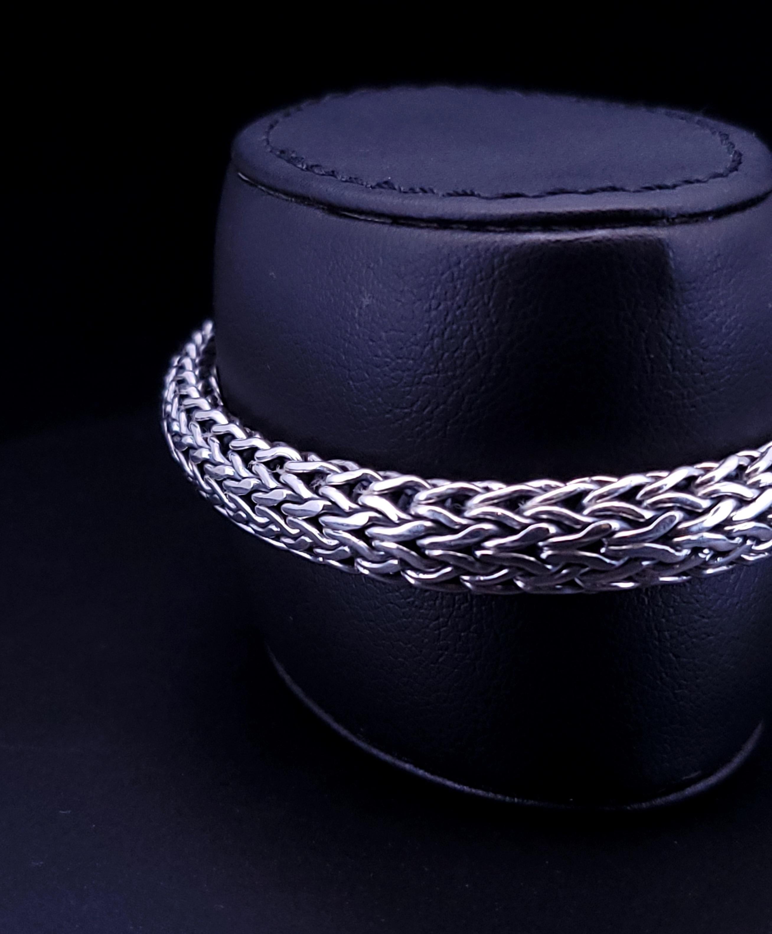 Janice Handwoven Mesh Bracelet Byzantine Design 925 Sterling Silver bracelet Excellent état - En vente à New York, NY