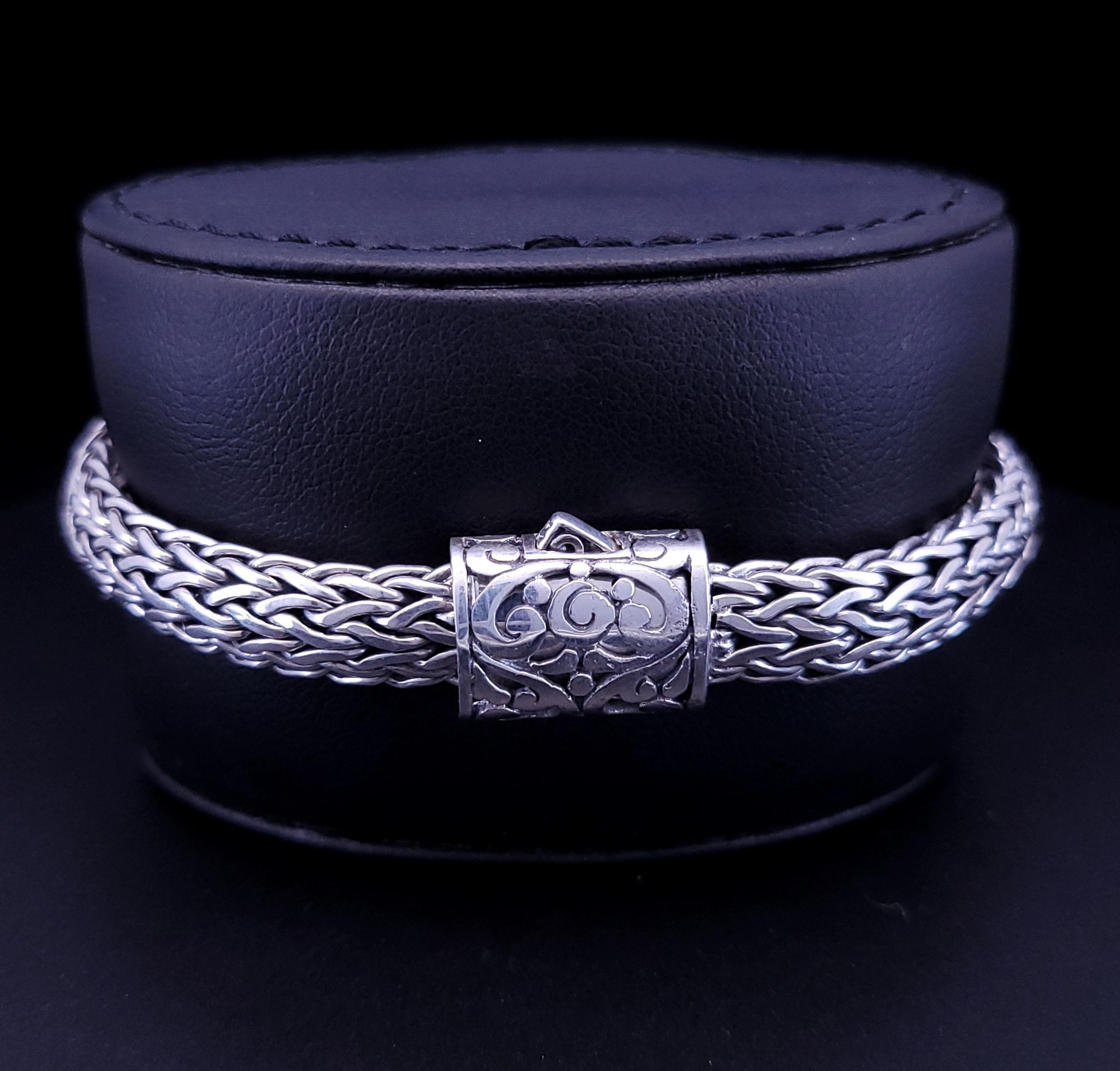 Janice Handwoven Mesh Bracelet Byzantine Design 925 Sterling Silver bracelet Pour hommes en vente