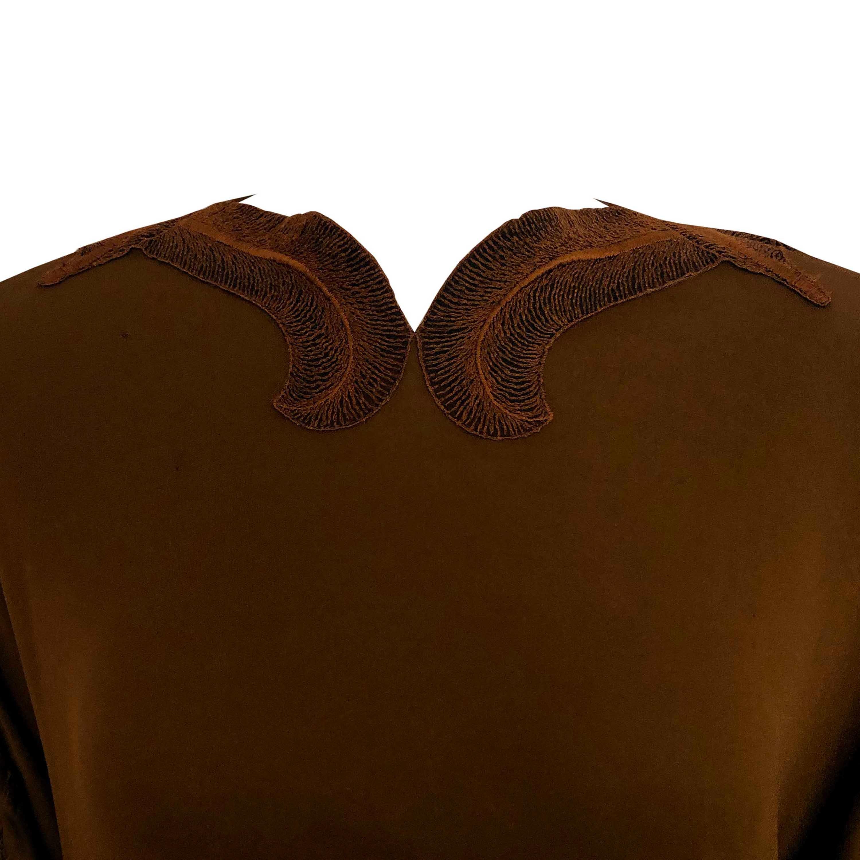 Janice Wainwright - Robe dos nu avec détails brodés / dos drapé Pour femmes en vente