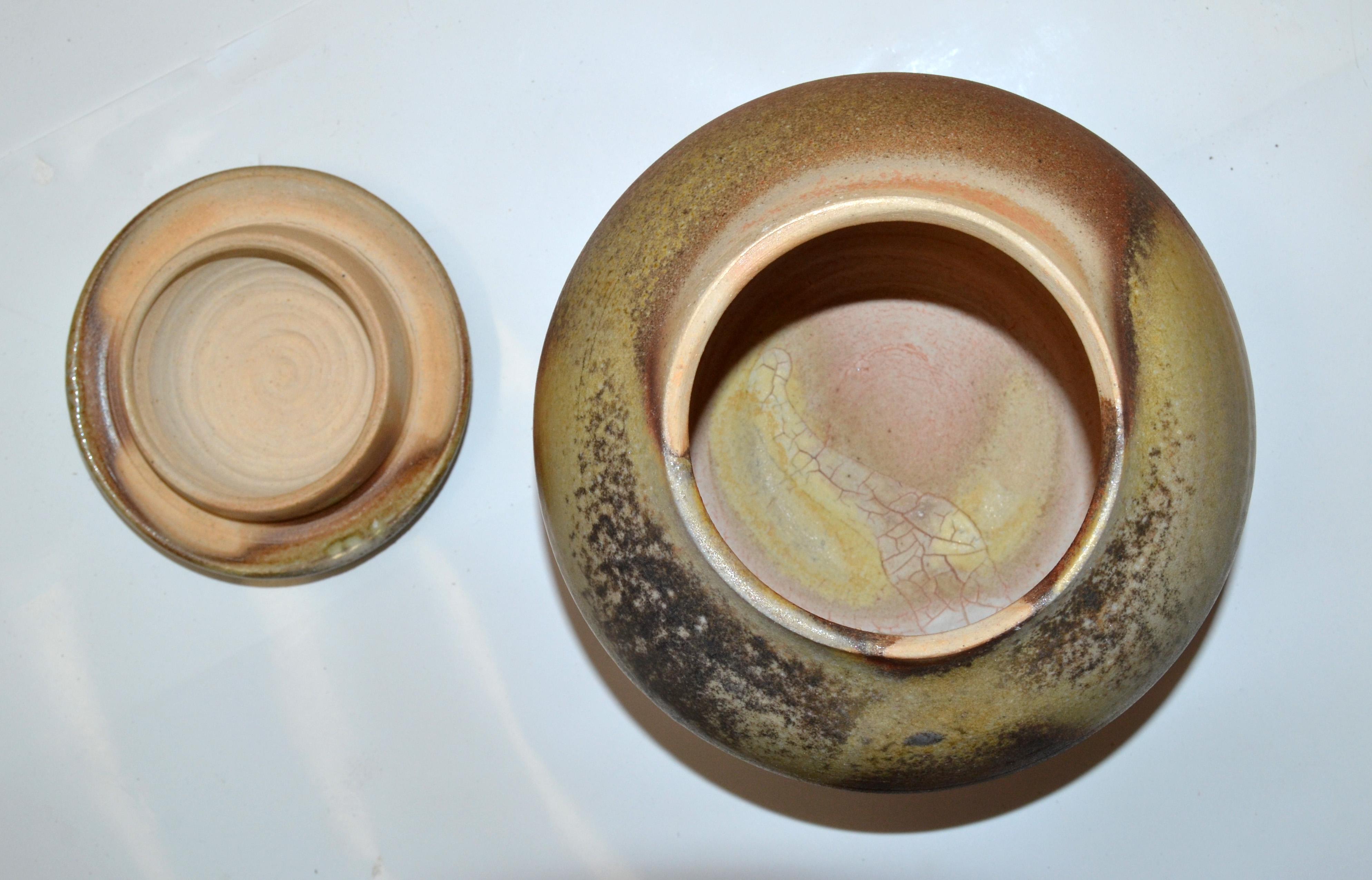 Janice Weisler Vintage Earthenware Handcrafted Lidded Bowl Hues of Brown America In Good Condition For Sale In Miami, FL