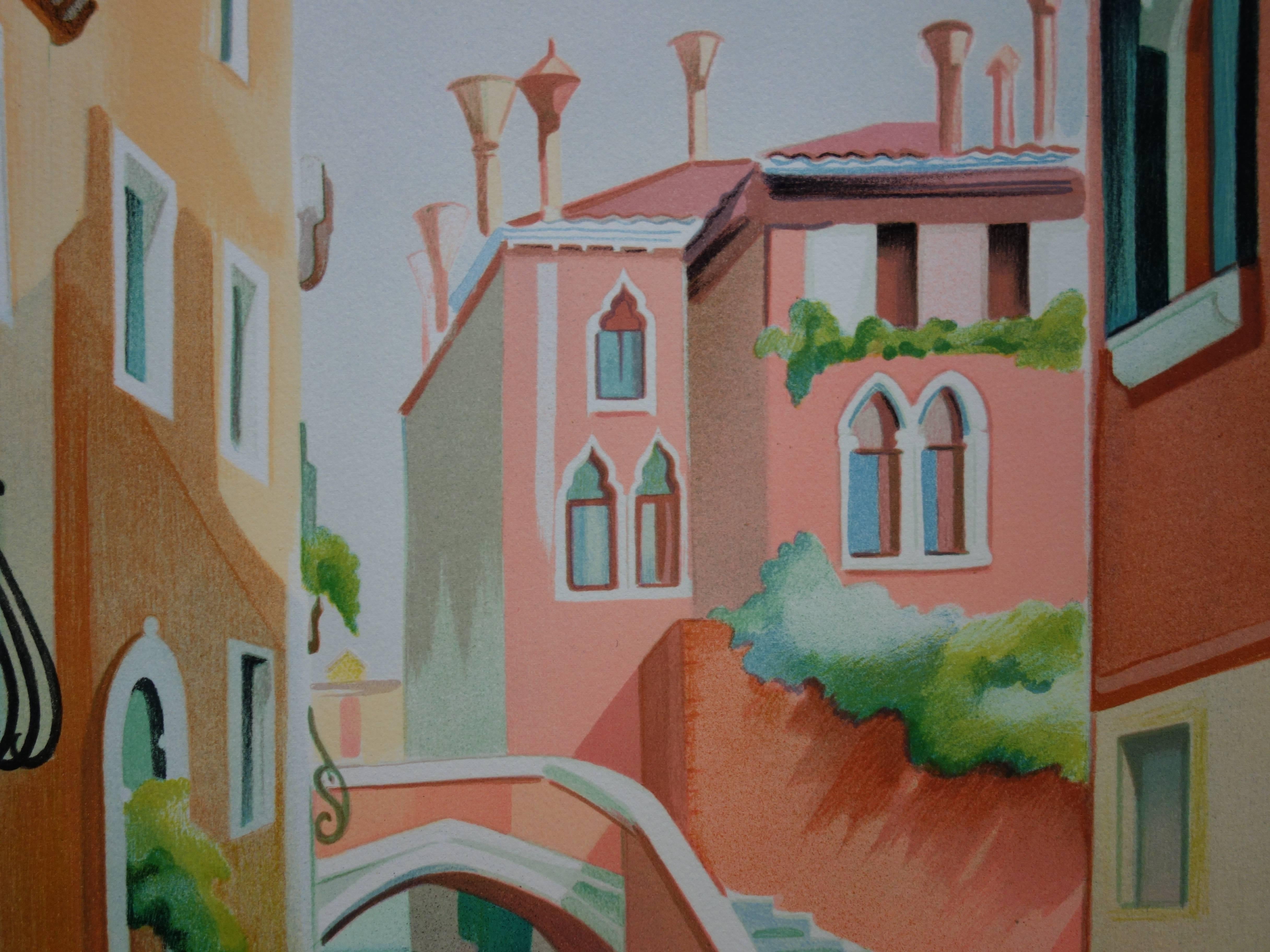 Quiet Canal in Venice - Original handsigned lithograph - Gray Landscape Print by Janick Lederle