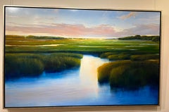 "Velo cremisi" rosa tenue che galleggia su una palude al tramonto, orizzonte d'oro