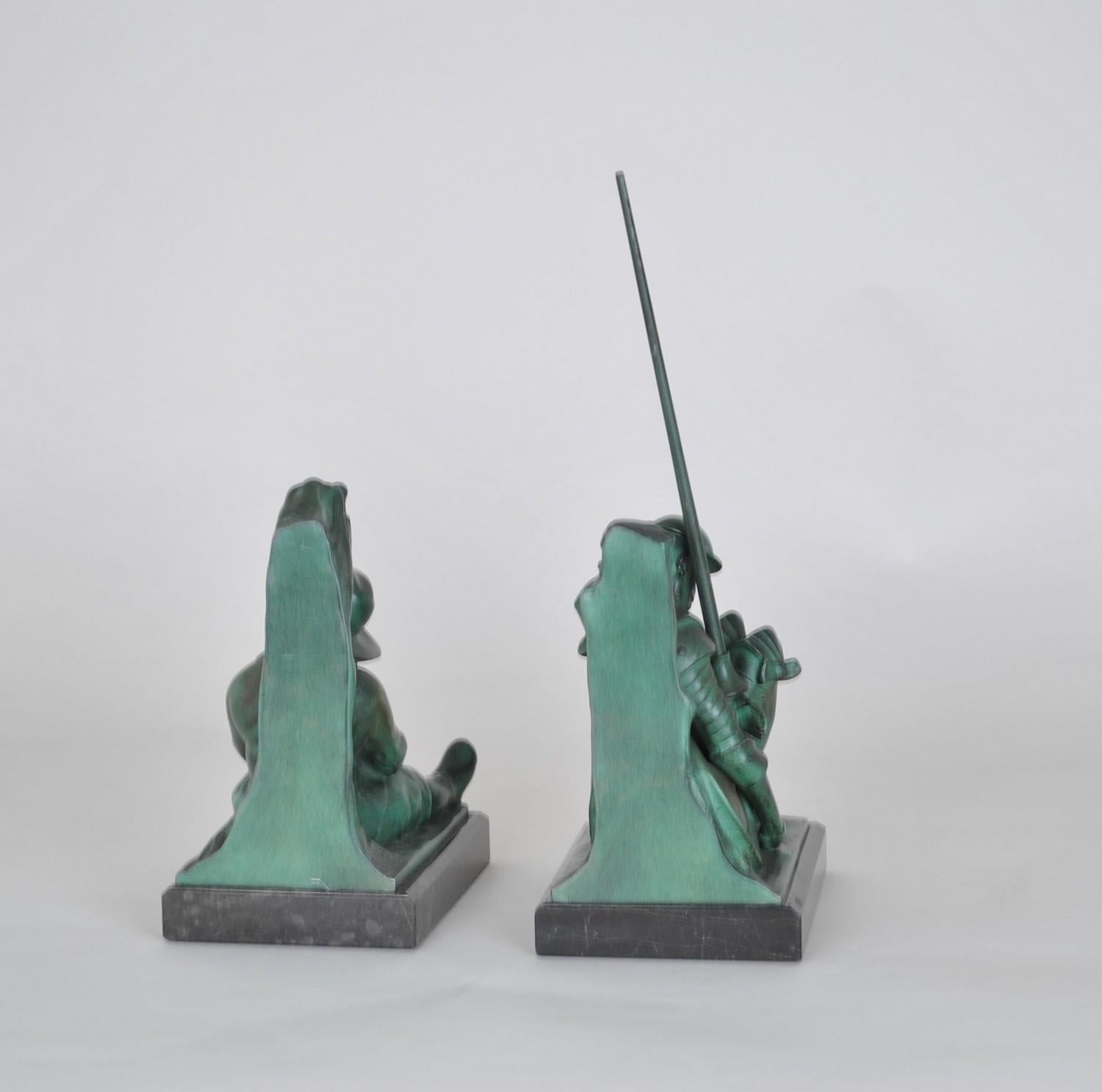Air of bookends representing the hero of Spanish literature Don Quixote and his faithful Sancho Panza: both are seated, asleep.

Green patina metal sculptures (spelter), one of them is signed Janlé and bears the mention 