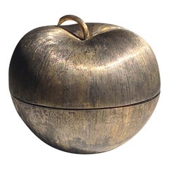 Janna Thomas de Velarde Tiffany & Co. Boîte à pilules à pomme en argent doré