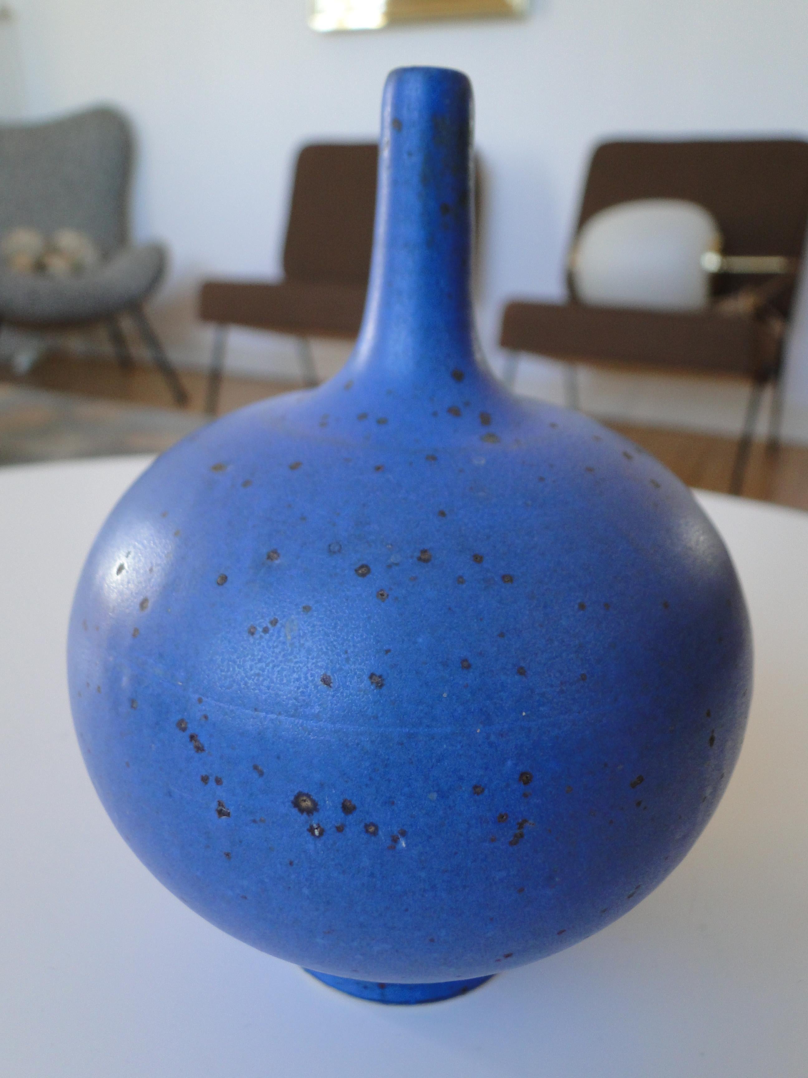 Janne Fagerfäldt Bleue Ceramic Boule Limhamn Schweden Ruelland Jouve Capron (Glasiert) im Angebot