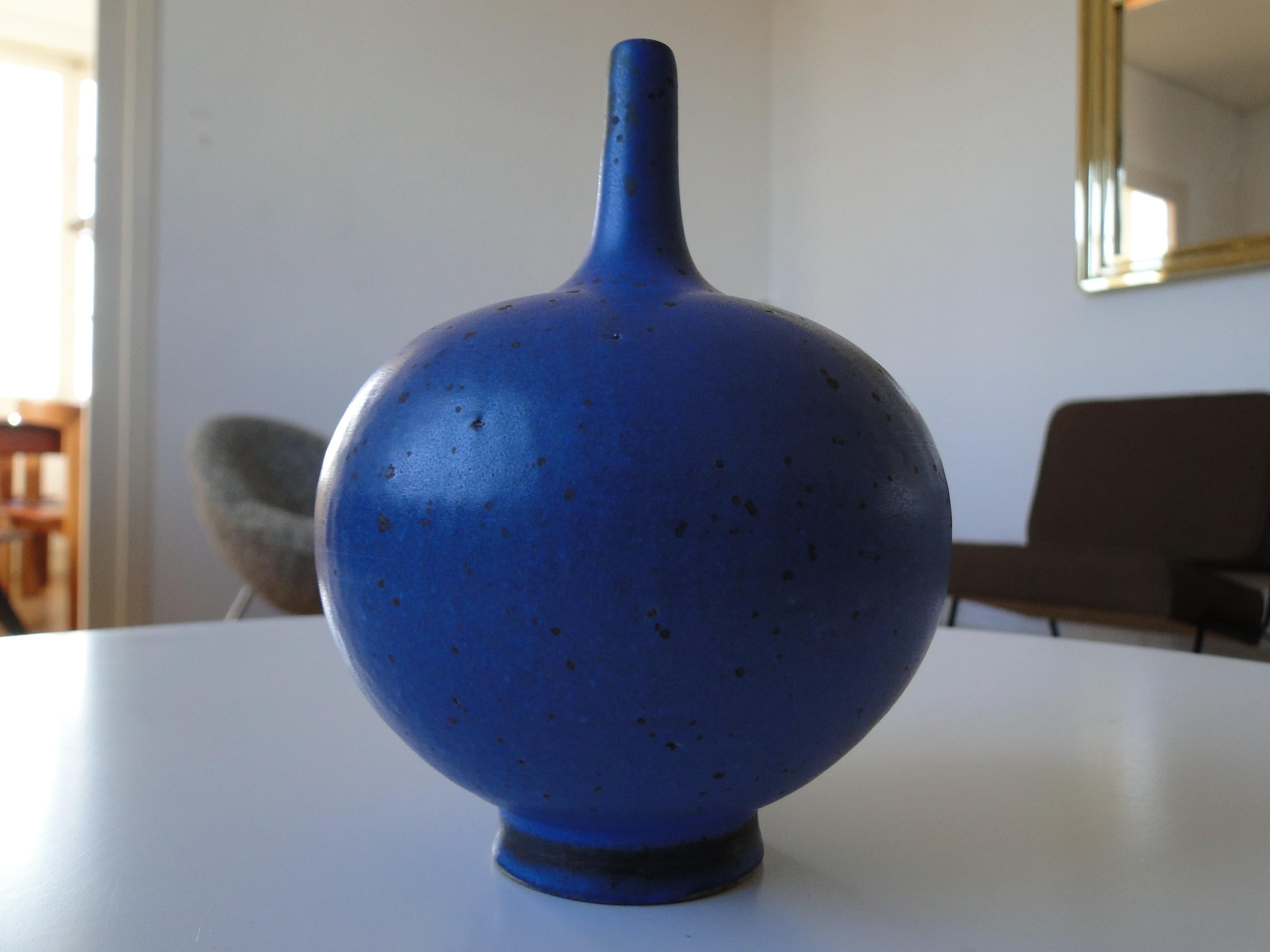 Janne Fagerfäldt Bleue Ceramic Boule Limhamn Schweden Ruelland Jouve Capron (Mitte des 20. Jahrhunderts) im Angebot