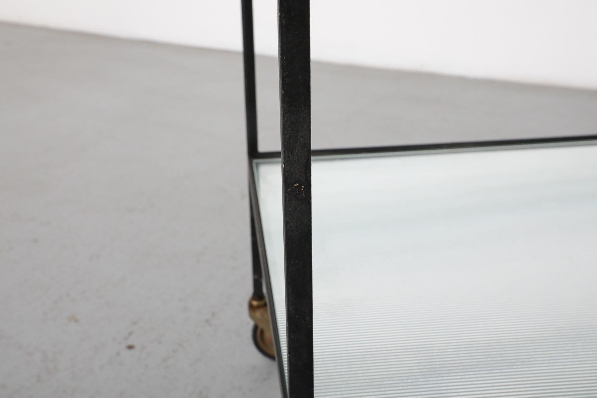 Janni van Pelt zugeschriebener minimalistischer Barwagen mit geriffeltem Glas, 1960er Jahre im Angebot 4