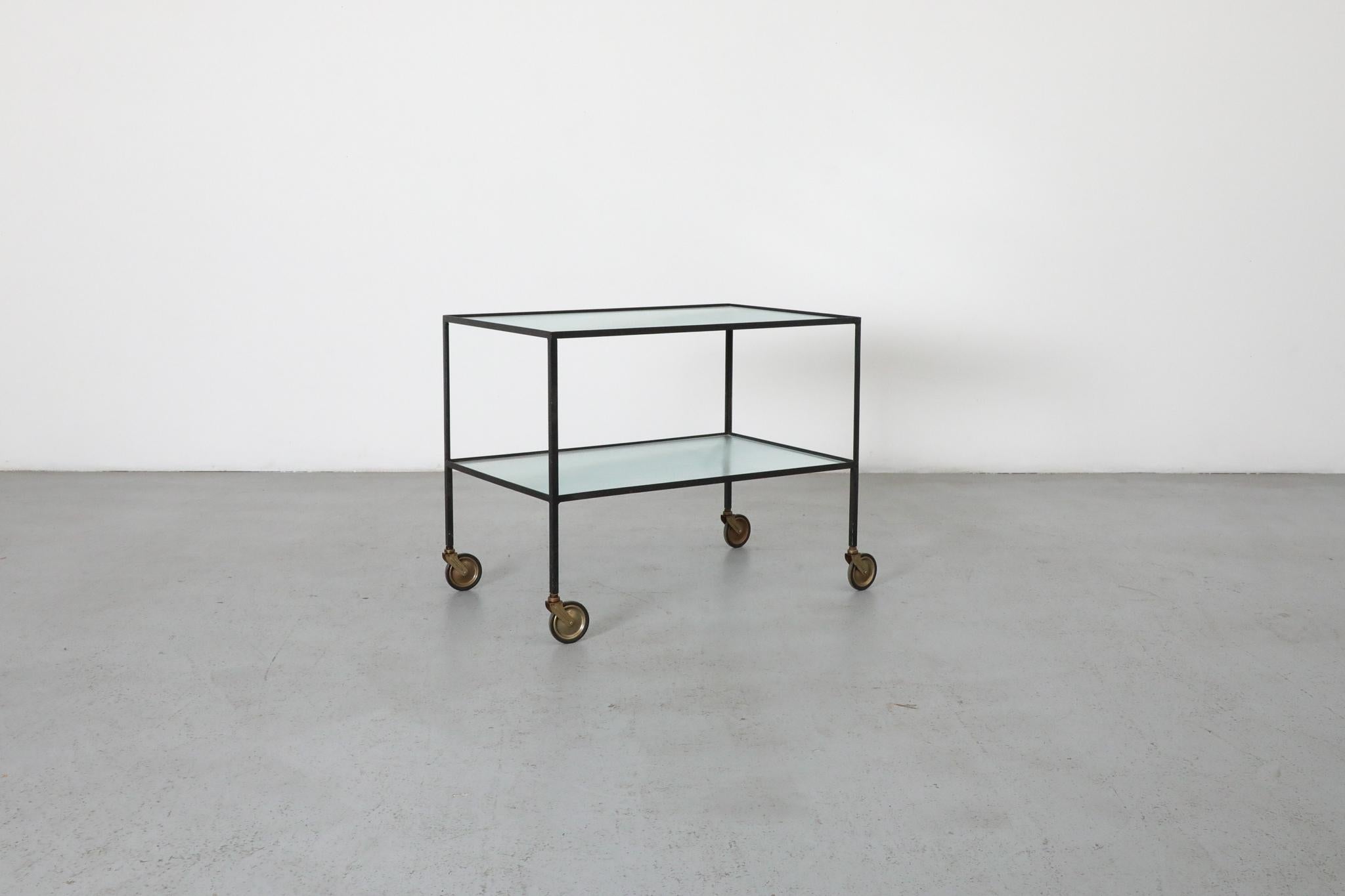 Janni van Pelt zugeschriebener minimalistischer Barwagen mit geriffeltem Glas, 1960er Jahre im Zustand „Gut“ im Angebot in Los Angeles, CA