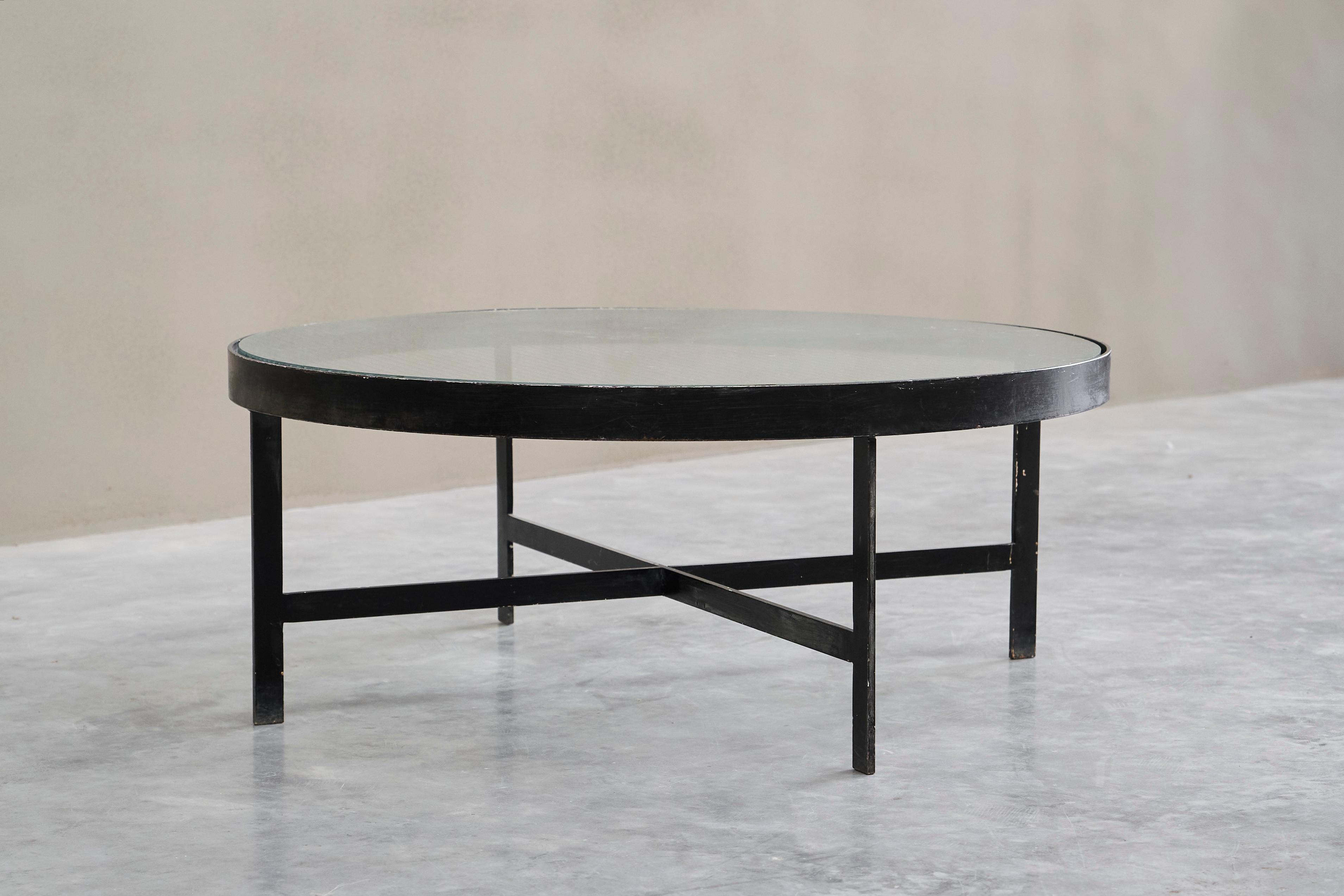 Janni van Pelt Coffee Table in Patinated Metal and Glass The Netherlands 1950s In Good Condition For Sale In Meer, VAN