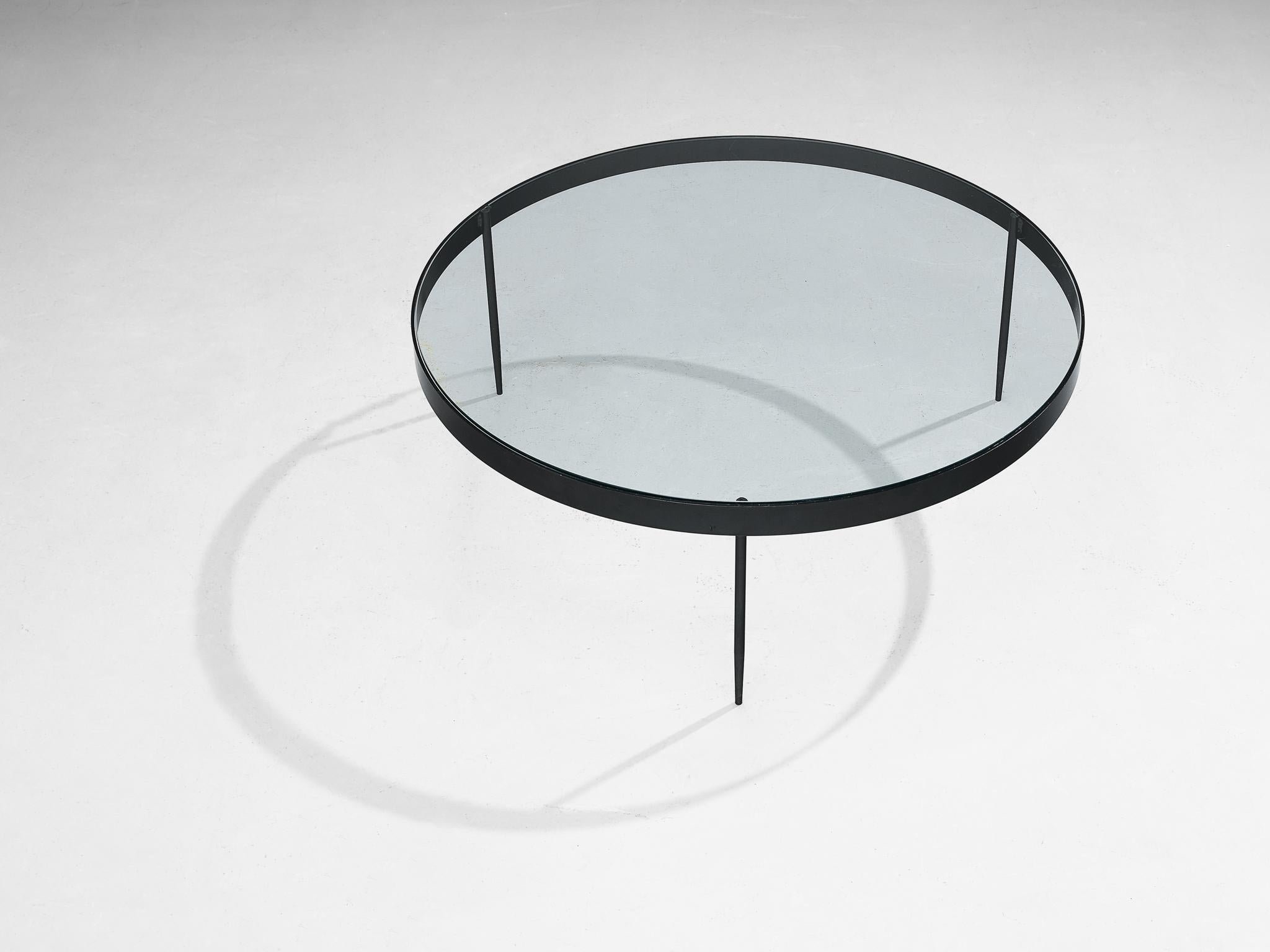 Néerlandais Table basse ronde Janni Van Pelt en métal noir et verre  en vente