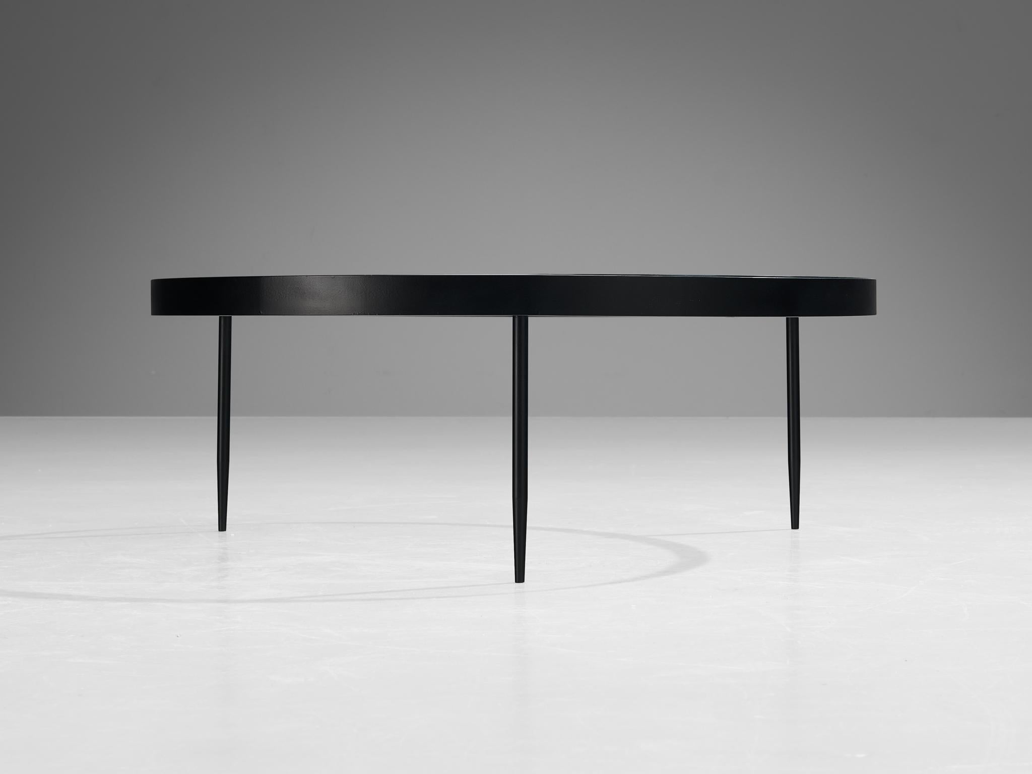 Janni Van Pelt, runder Couchtisch aus schwarzem Metall und Glas (Mitte des 20. Jahrhunderts) im Angebot