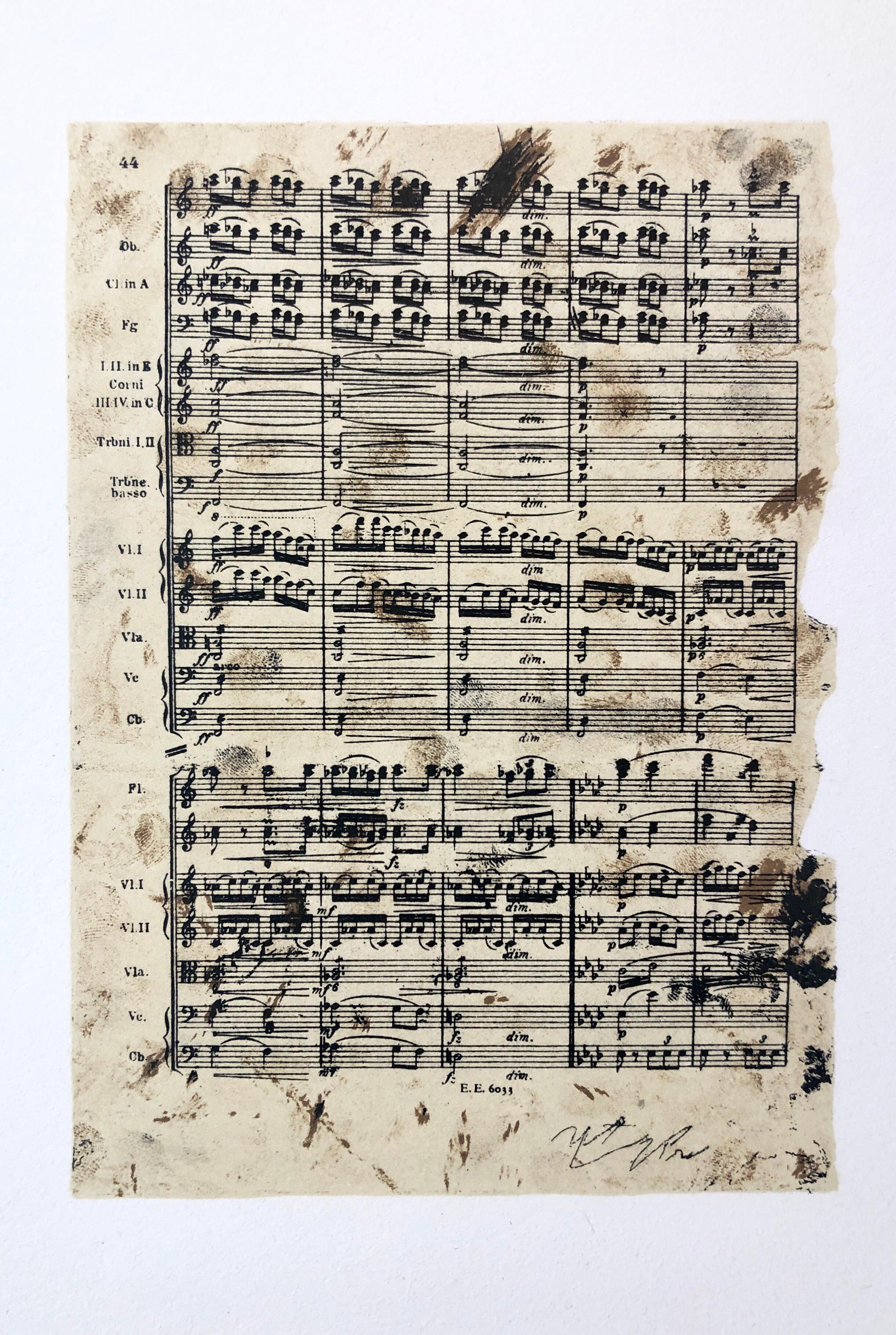 Il représente une partition musicale ou des notes de musique.
Lithographie offset sur papier chiffon
signé à la main en bas à droite au crayon : Kounellis
numérotée 37/90.
Provenance : Collectional d'Ileana Sonnabend (Mme Leo Castelli) et succession