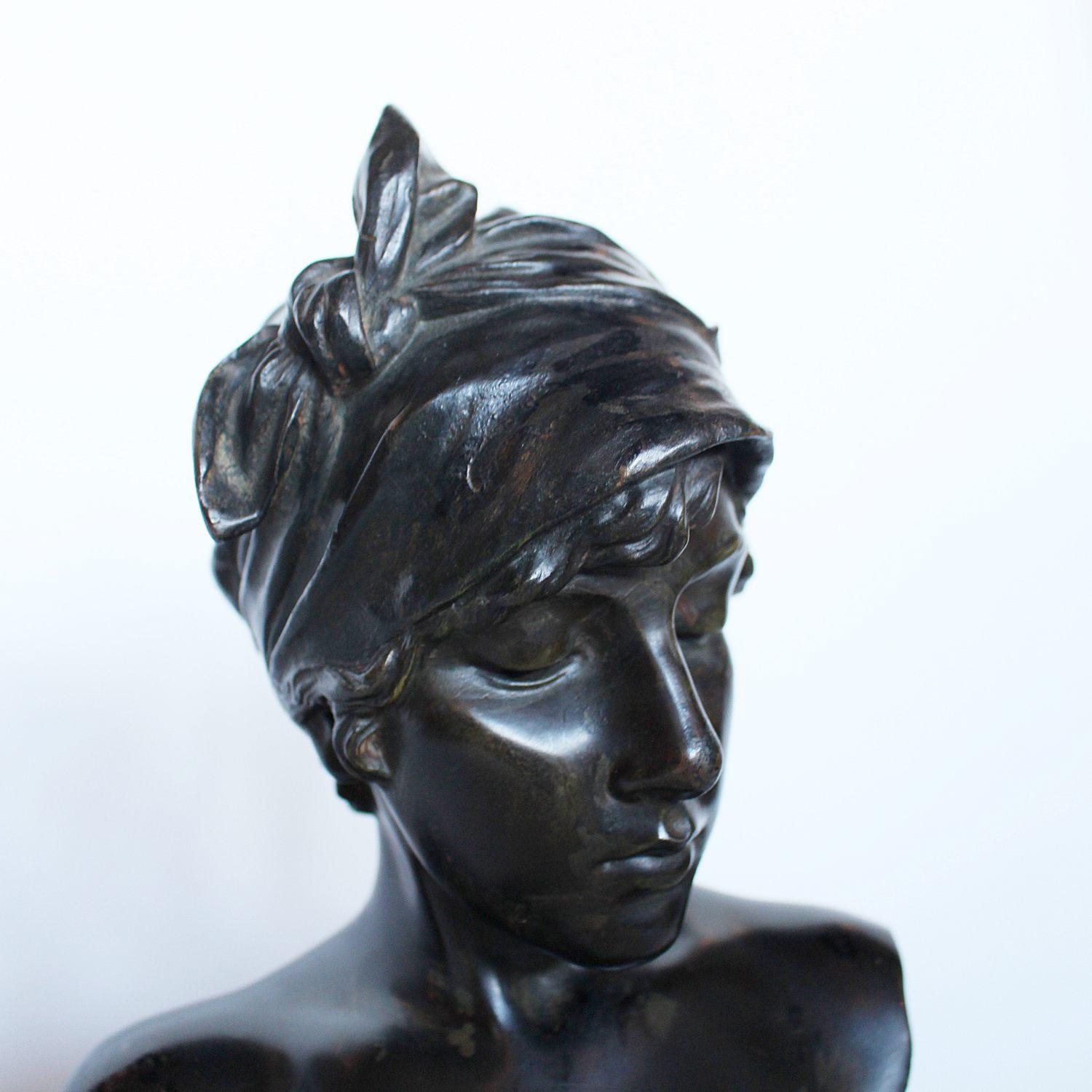 XIX secolo Busto in bronzo Art Nouveau di Emmanuel Villanis, Francia, 1890 in vendita