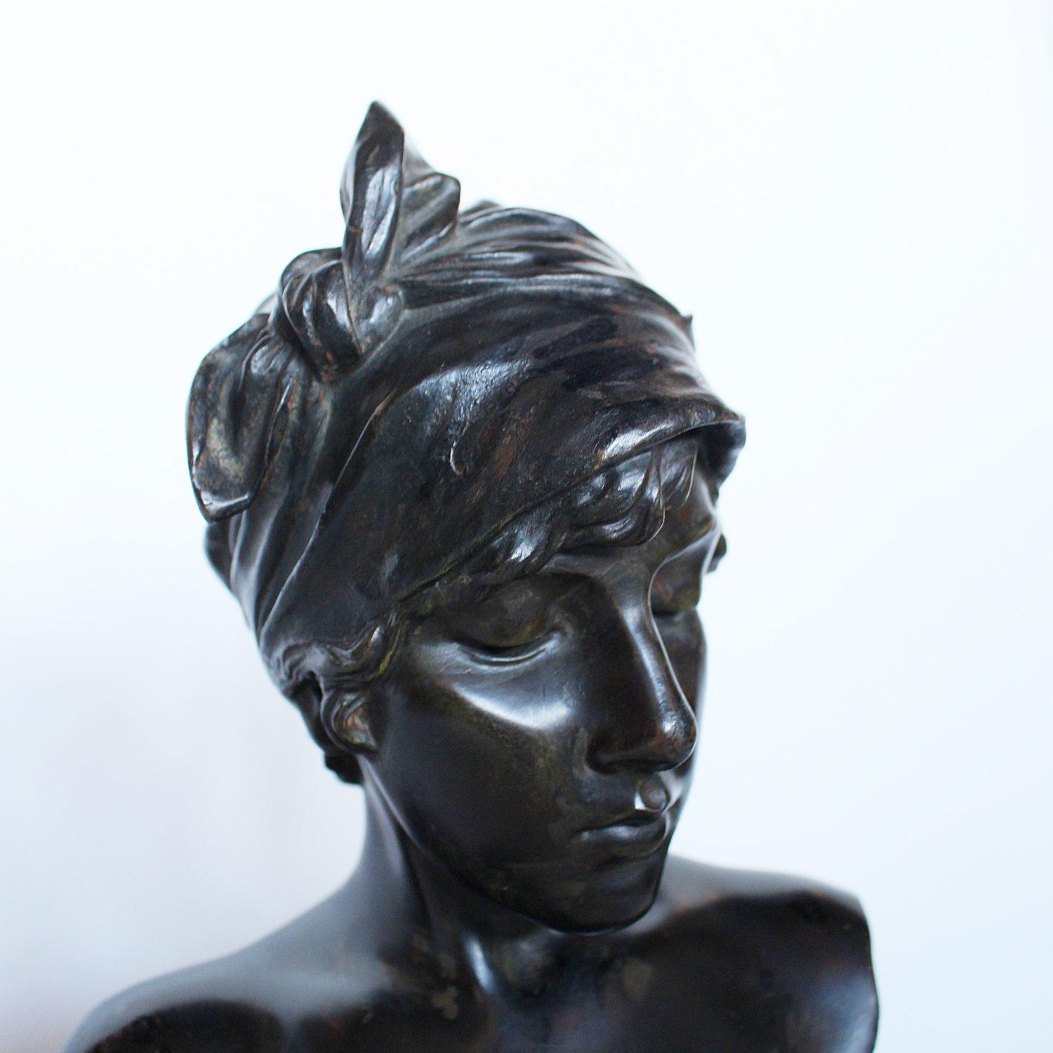 'Janotte' Emmanuel Villanis Art Nouveau Bronze Bust, French, 1890 For Sale 1