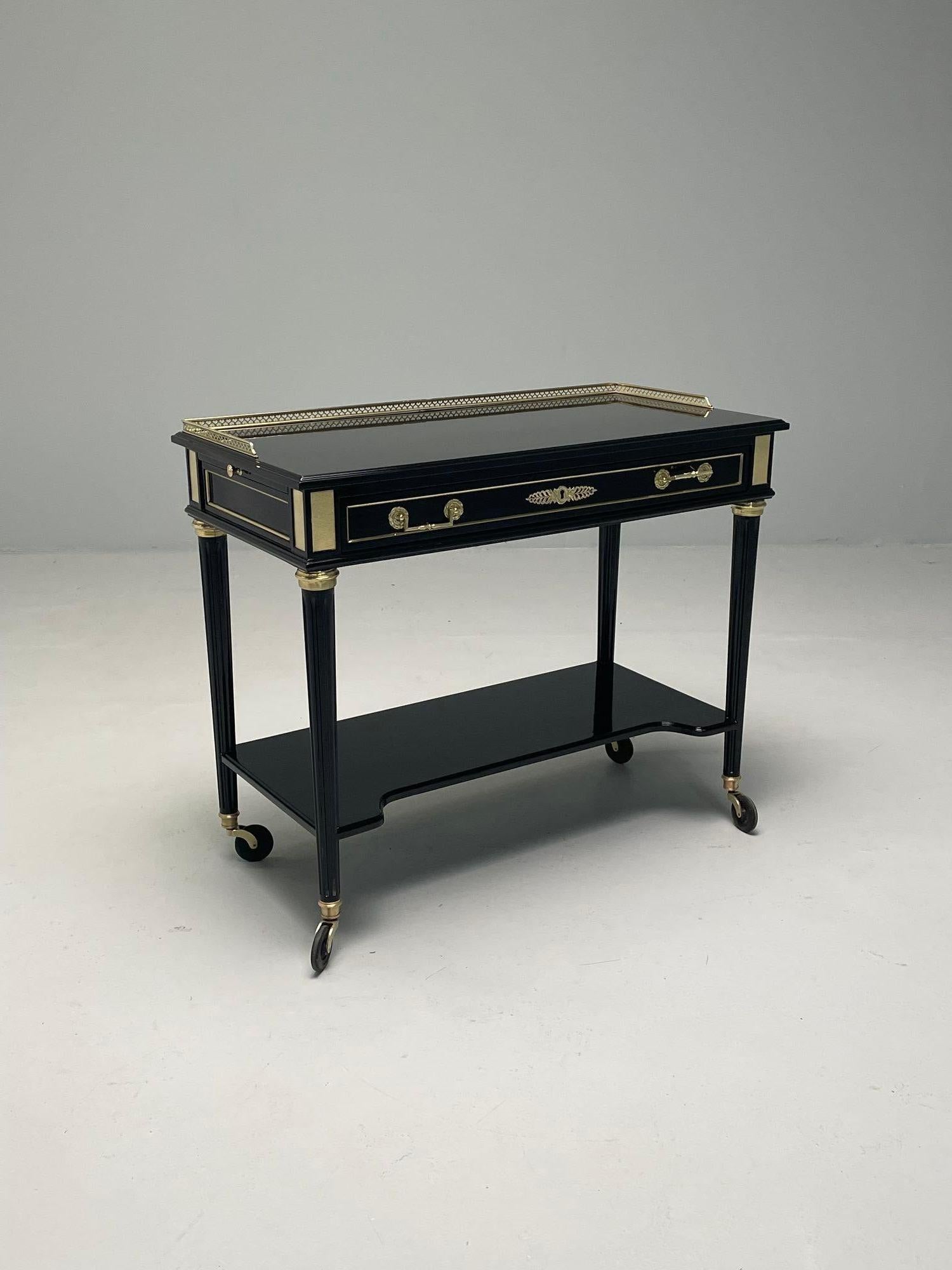 Jansen Attrib., Hollywood Regency, Rolling Server, Black Lacquer, Bronze, 1960s
 
Stunning bar or serving cart attributed to Maison Jansen. Fully refinished in rich ebony lacquer and lustrous bronze. The bar top, detailed with a refined half-gallery